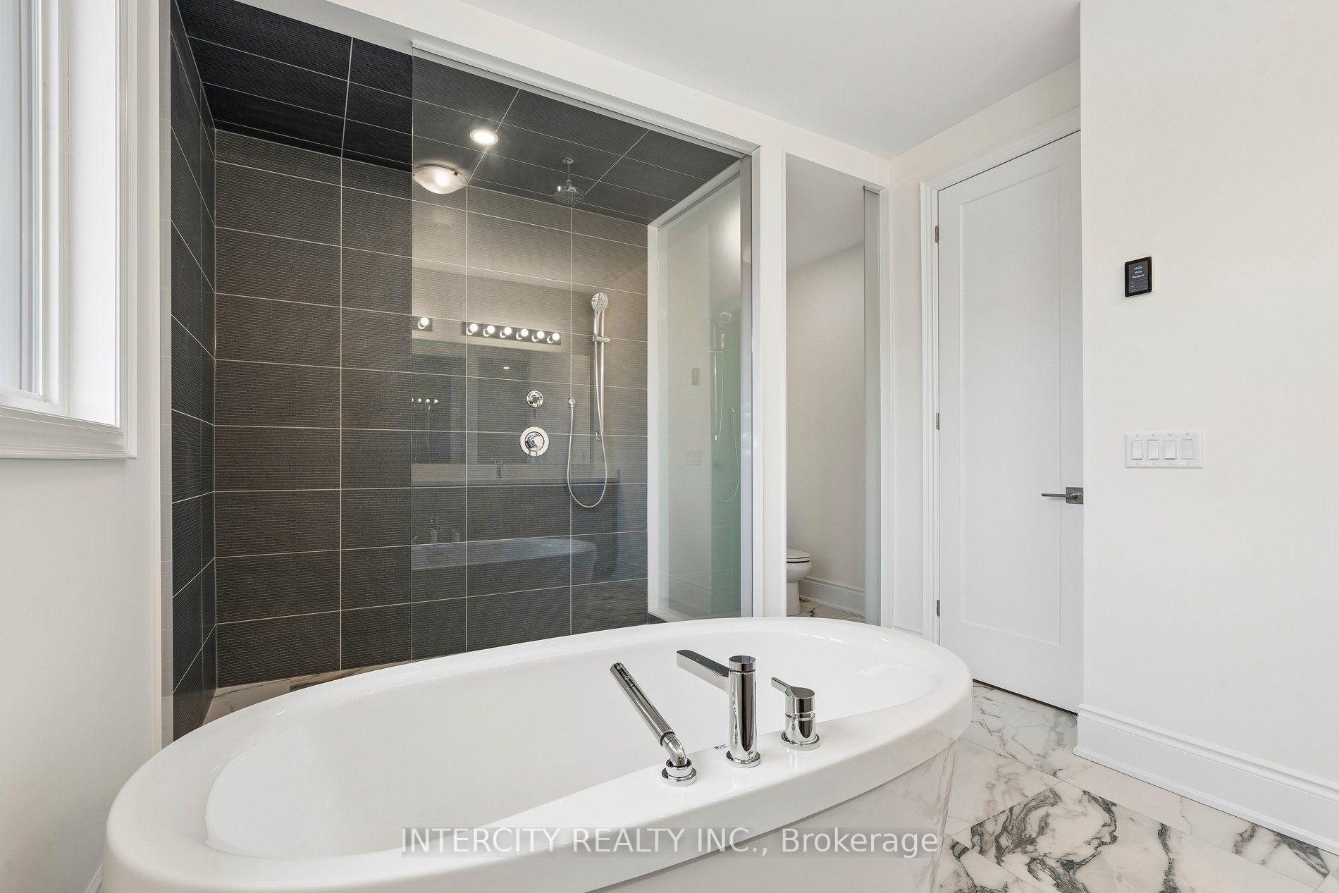 Photo 39 of 17 Garriock Hall Avenue, King, King City — HOMEH