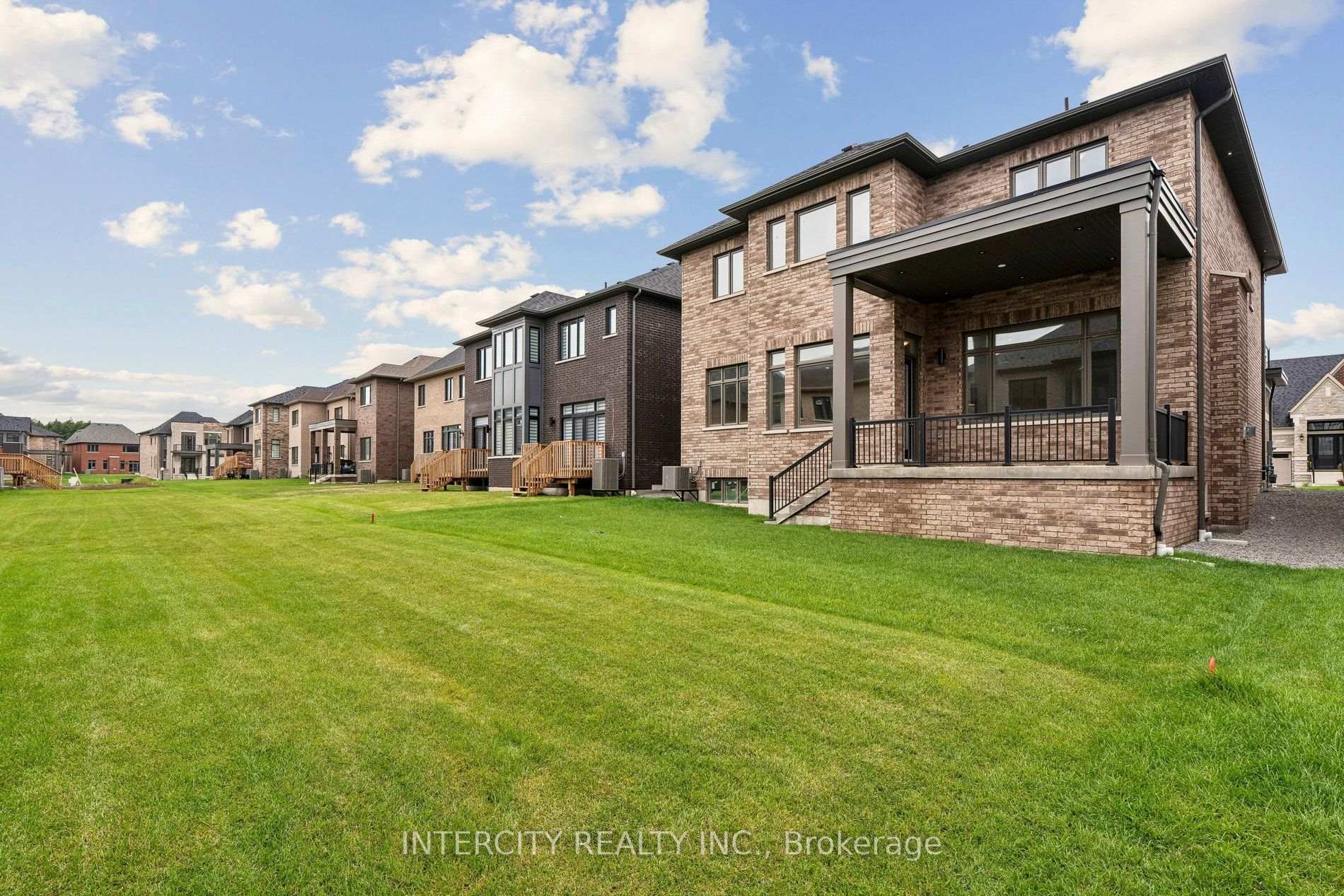 Photo 42 of 17 Garriock Hall Avenue, King, King City — HOMEH