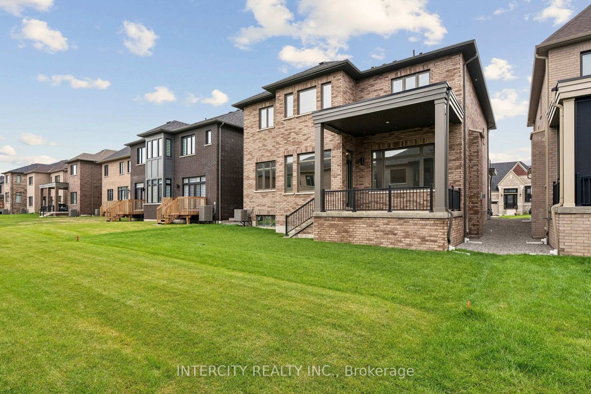 Photo 43 of 17 Garriock Hall Avenue, King, King City — HOMEH