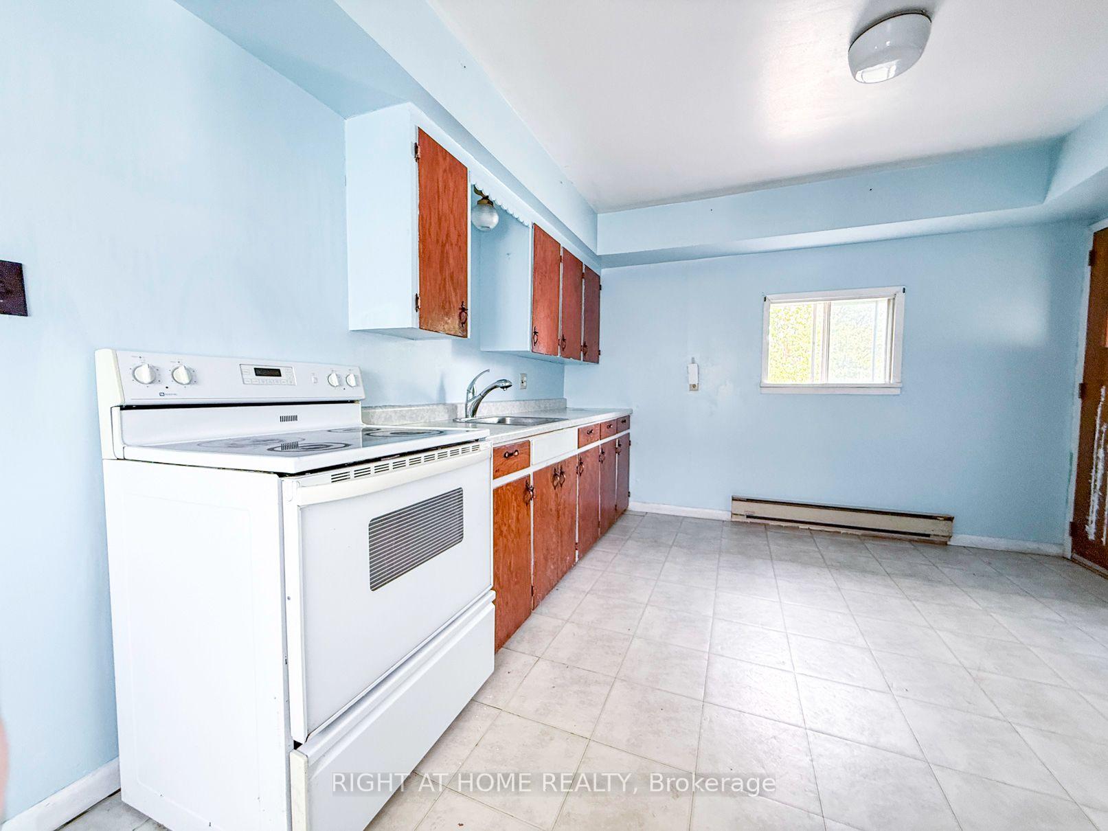 Photo 10 of 3024 Brigden Road, St. Clair — HOMEH