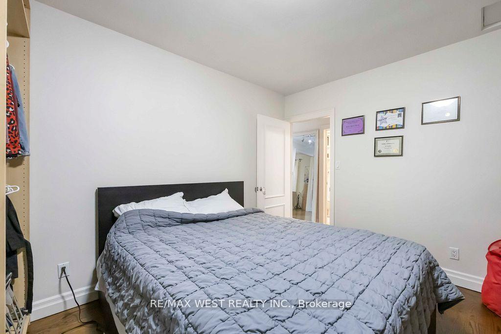 Photo 19 of 11 Duval Drive, North York, Maple Leaf — HOMEH