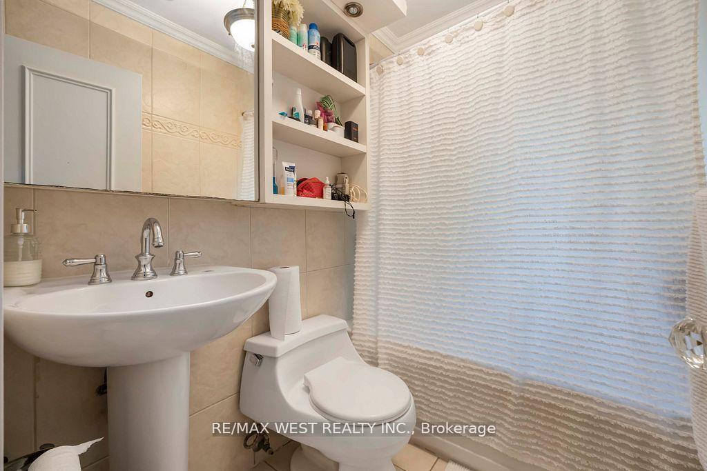 Photo 20 of 11 Duval Drive, North York, Maple Leaf — HOMEH