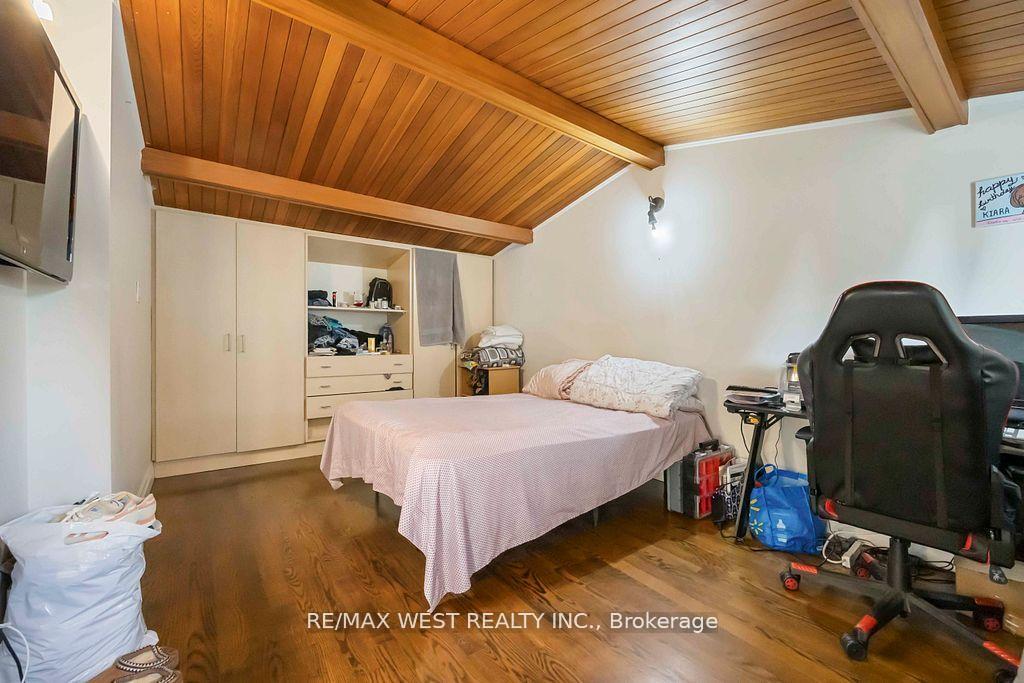 Photo 22 of 11 Duval Drive, North York, Maple Leaf — HOMEH