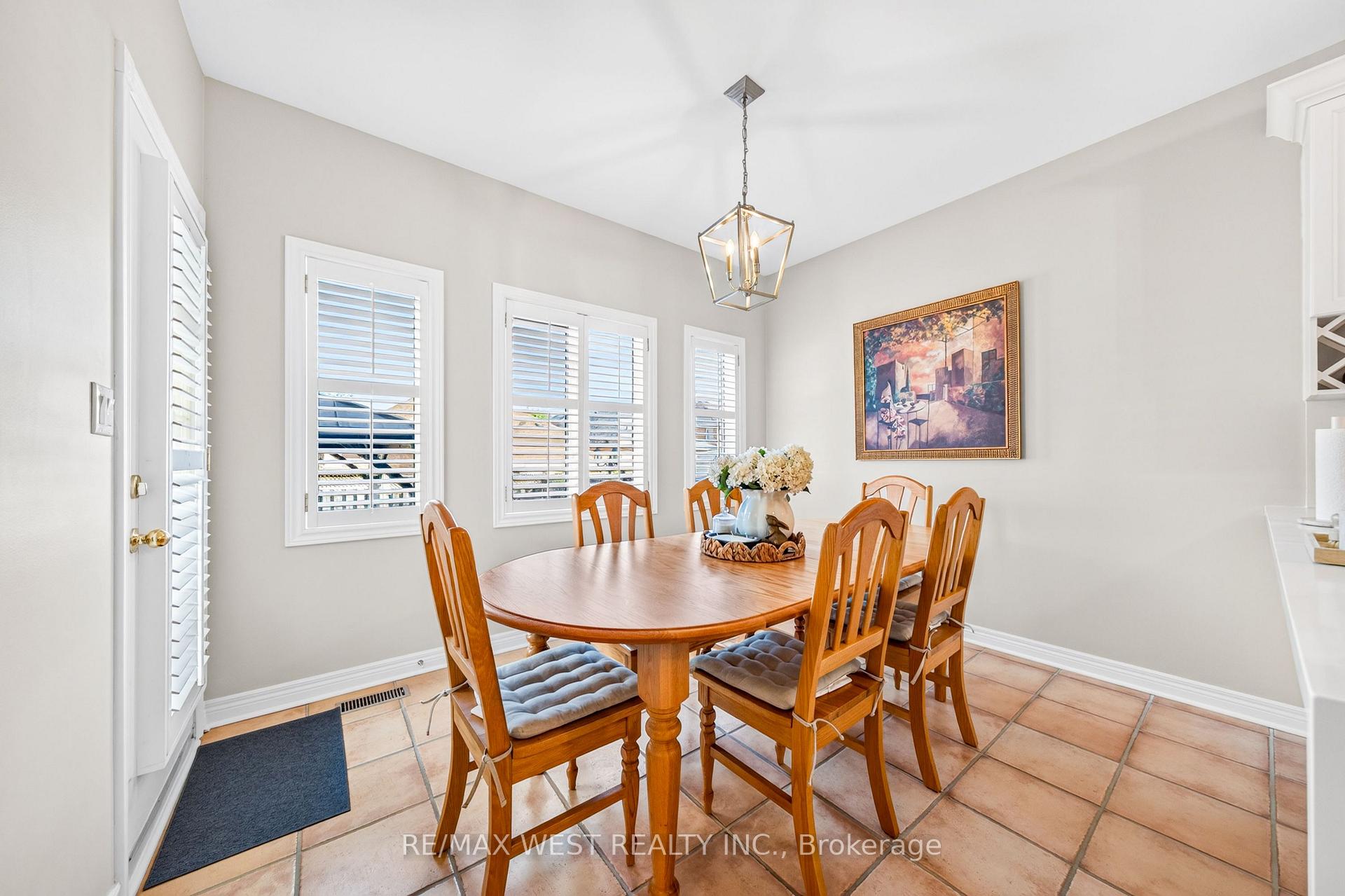 Photo 4 of 40 Sequoia Road, Vaughan, Sonoma Heights — HOMEH