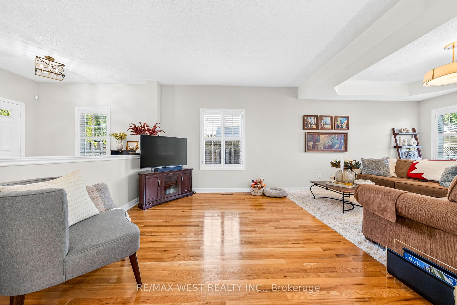 Photo 5 of 40 Sequoia Road, Vaughan, Sonoma Heights — HOMEH