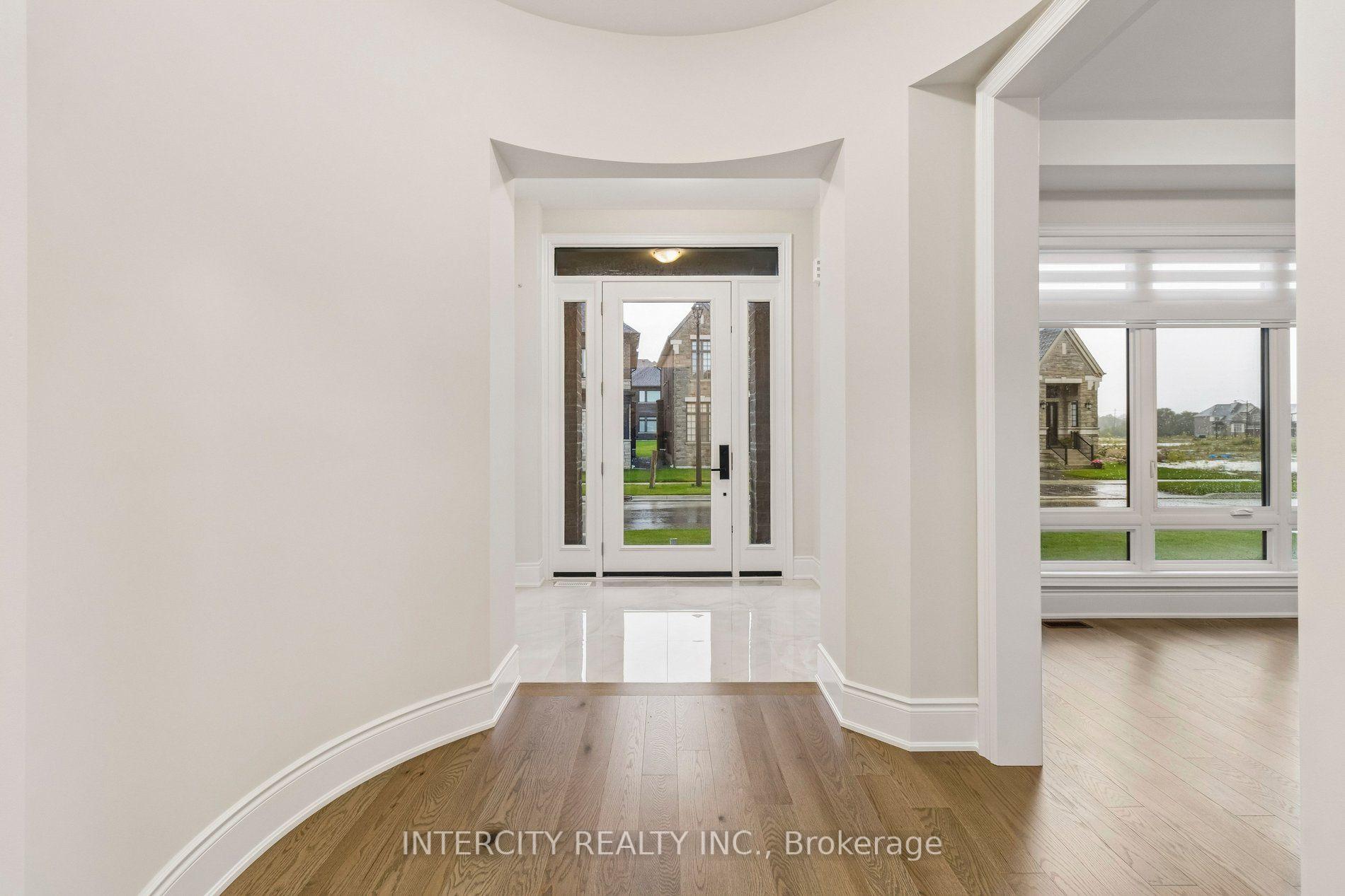 Photo 3 of 15 Garriock Hall Avenue, King, King City — HOMEH