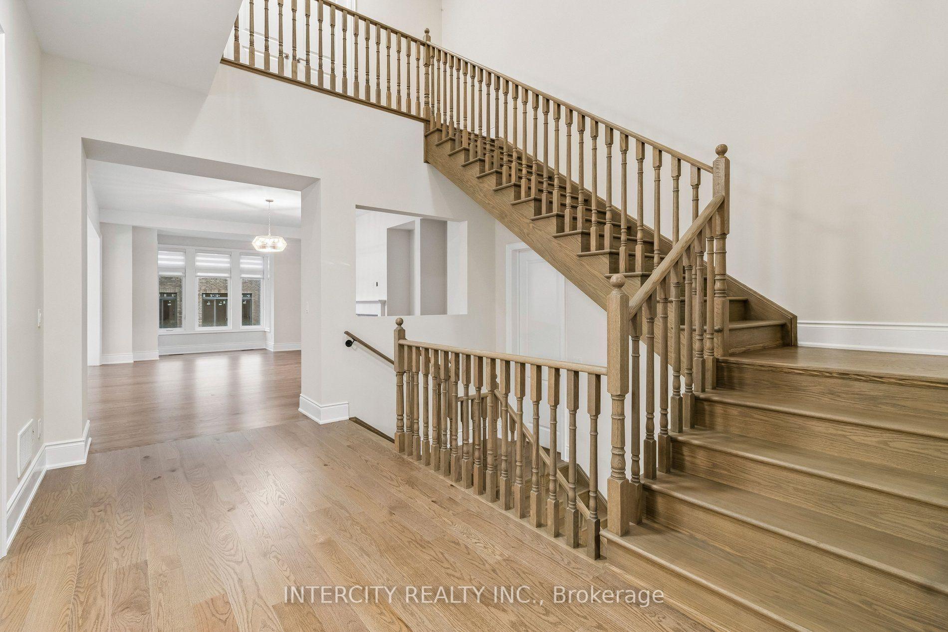 Photo 4 of 15 Garriock Hall Avenue, King, King City — HOMEH