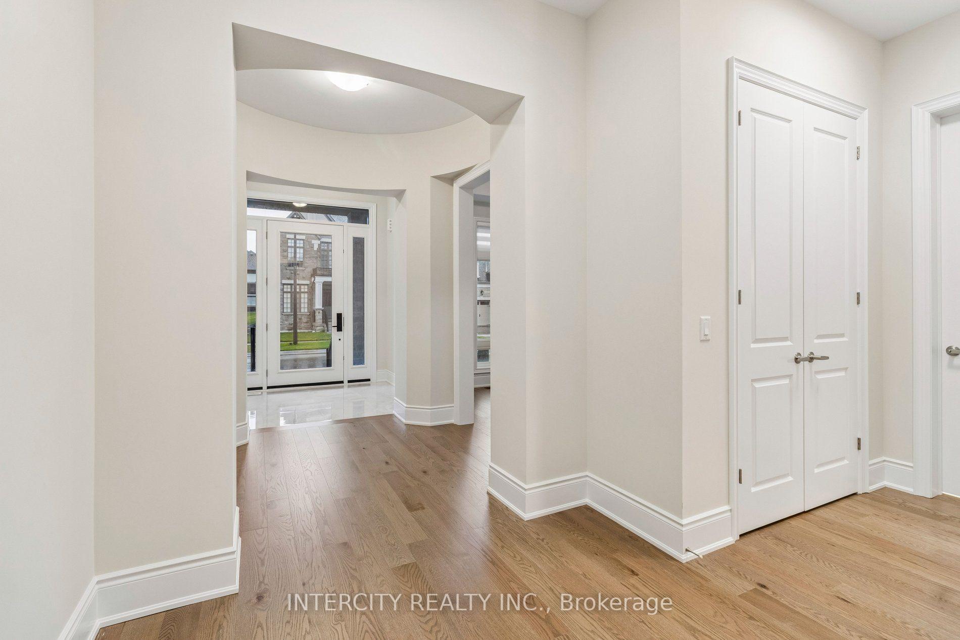 Photo 6 of 15 Garriock Hall Avenue, King, King City — HOMEH