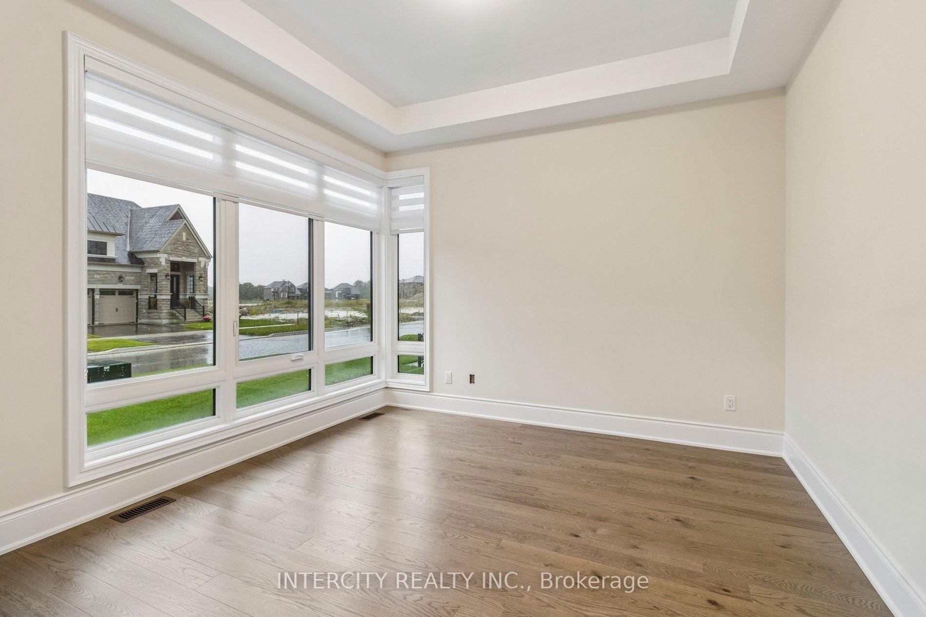 Photo 7 of 15 Garriock Hall Avenue, King, King City — HOMEH