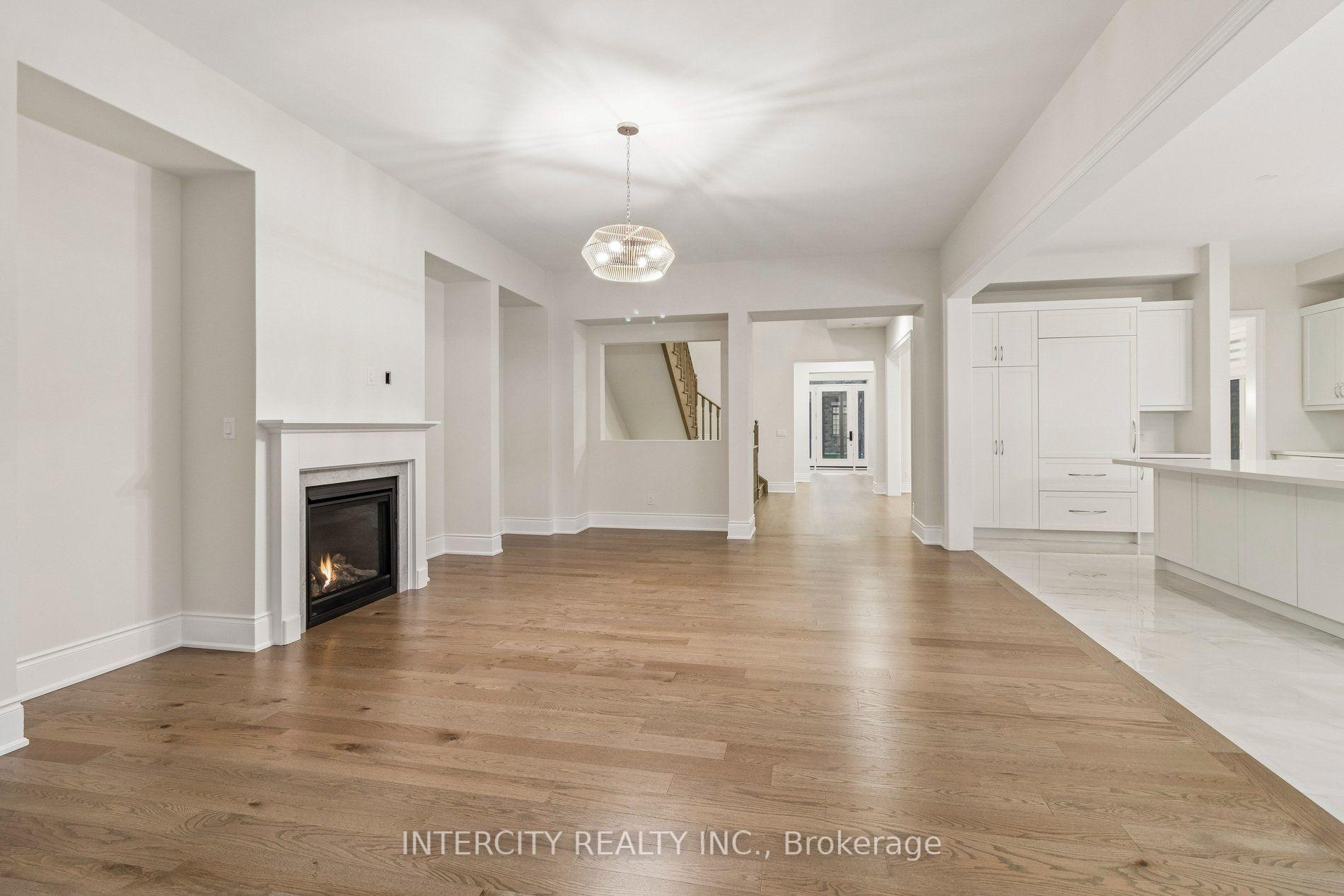 Photo 11 of 15 Garriock Hall Avenue, King, King City — HOMEH