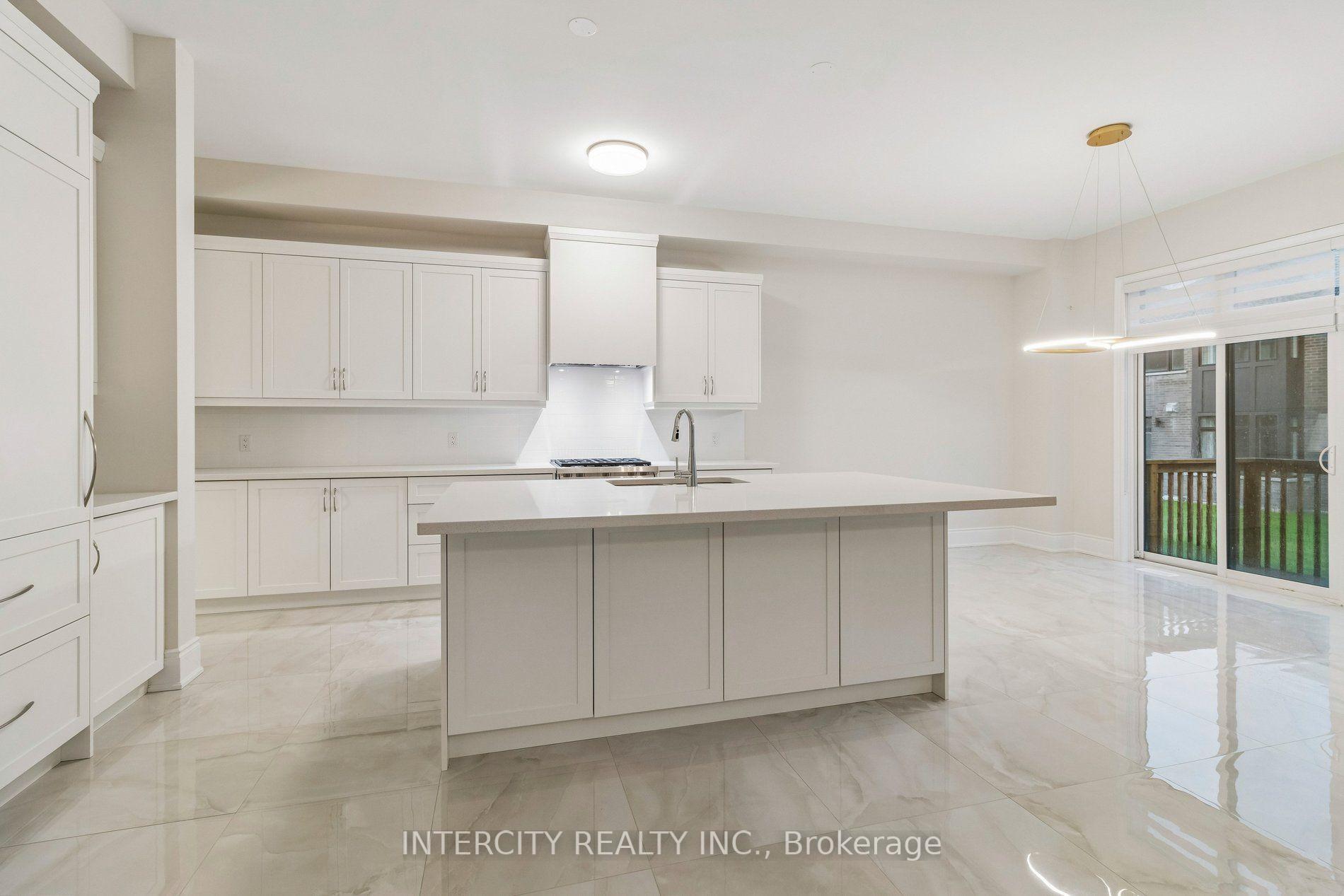 Photo 16 of 15 Garriock Hall Avenue, King, King City — HOMEH