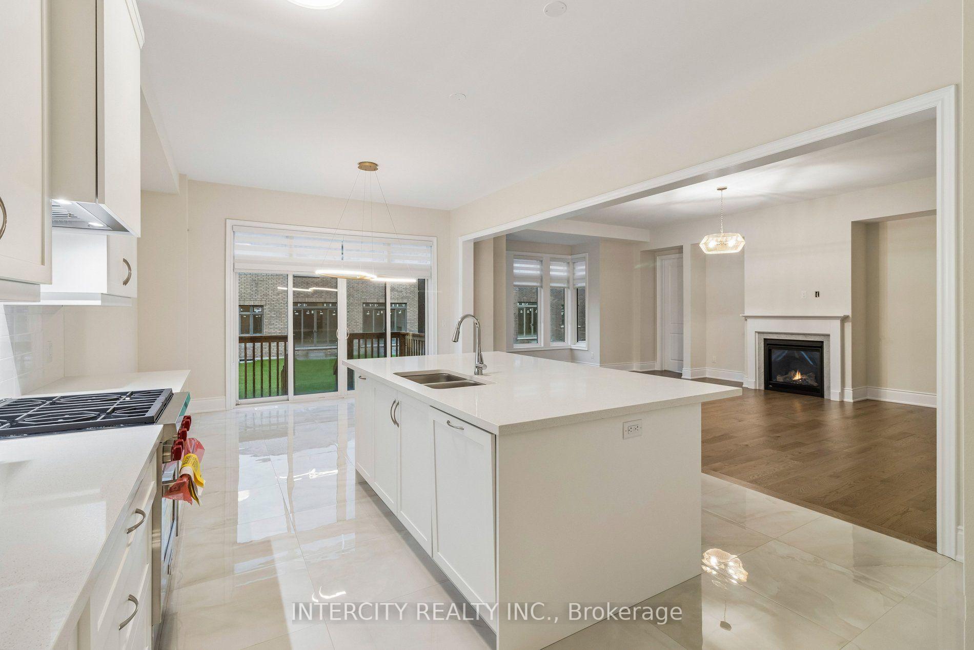 Photo 18 of 15 Garriock Hall Avenue, King, King City — HOMEH