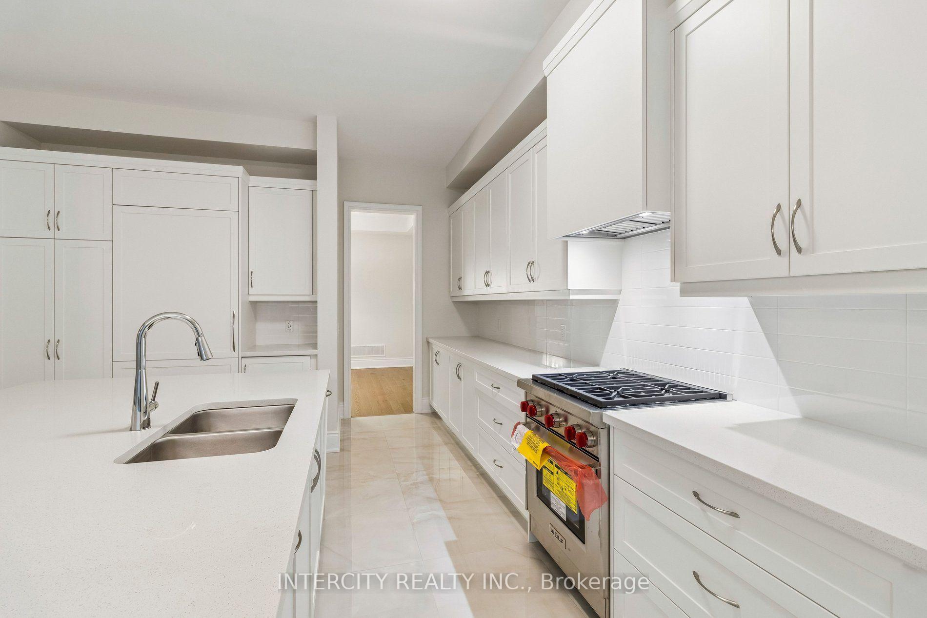 Photo 20 of 15 Garriock Hall Avenue, King, King City — HOMEH