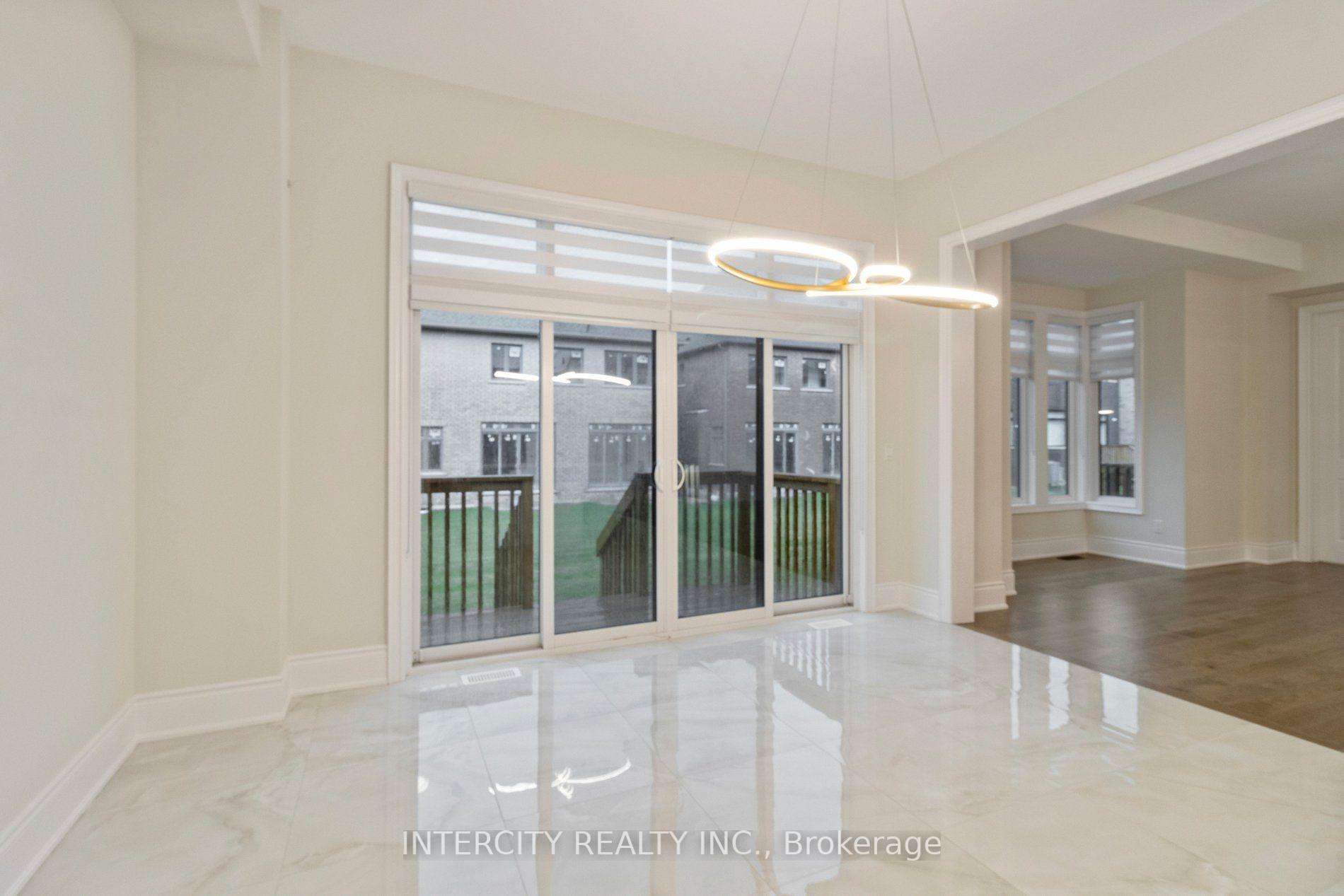 Photo 23 of 15 Garriock Hall Avenue, King, King City — HOMEH