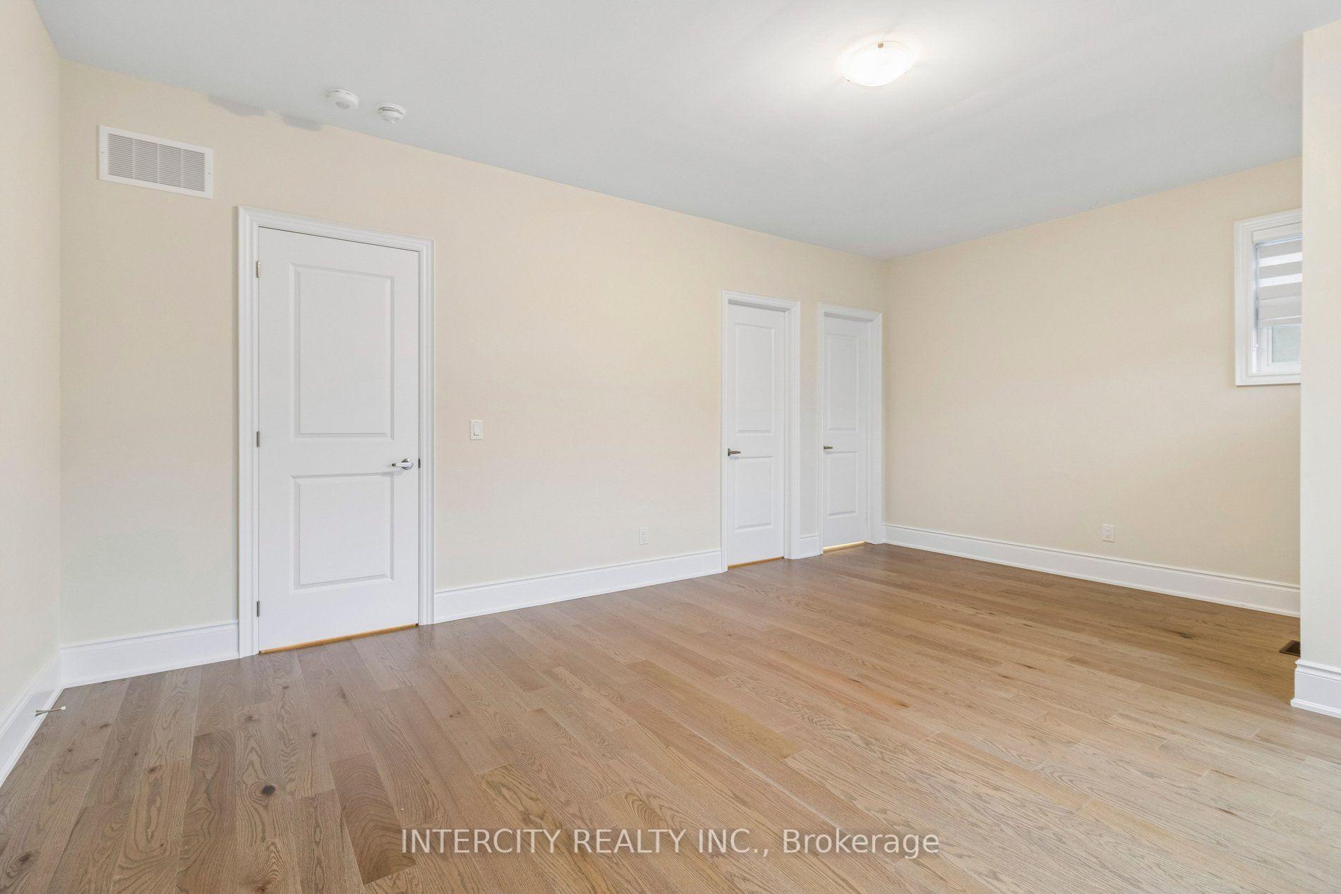 Photo 29 of 15 Garriock Hall Avenue, King, King City — HOMEH