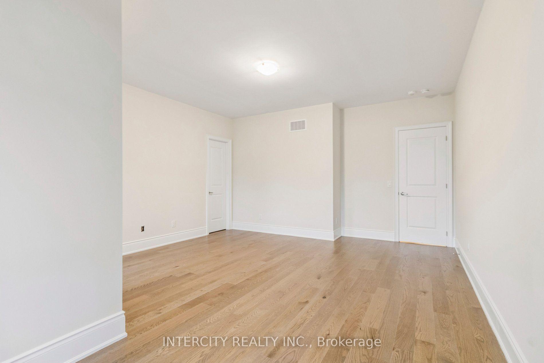 Photo 33 of 15 Garriock Hall Avenue, King, King City — HOMEH