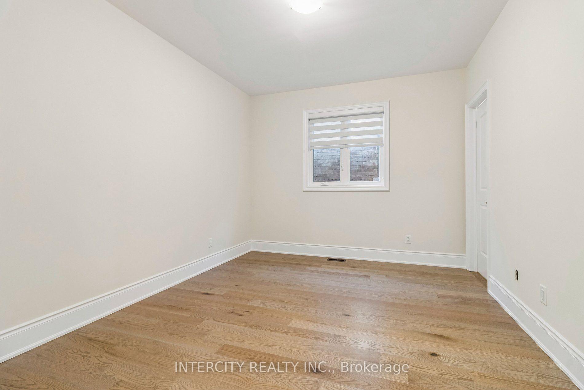 Photo 35 of 15 Garriock Hall Avenue, King, King City — HOMEH