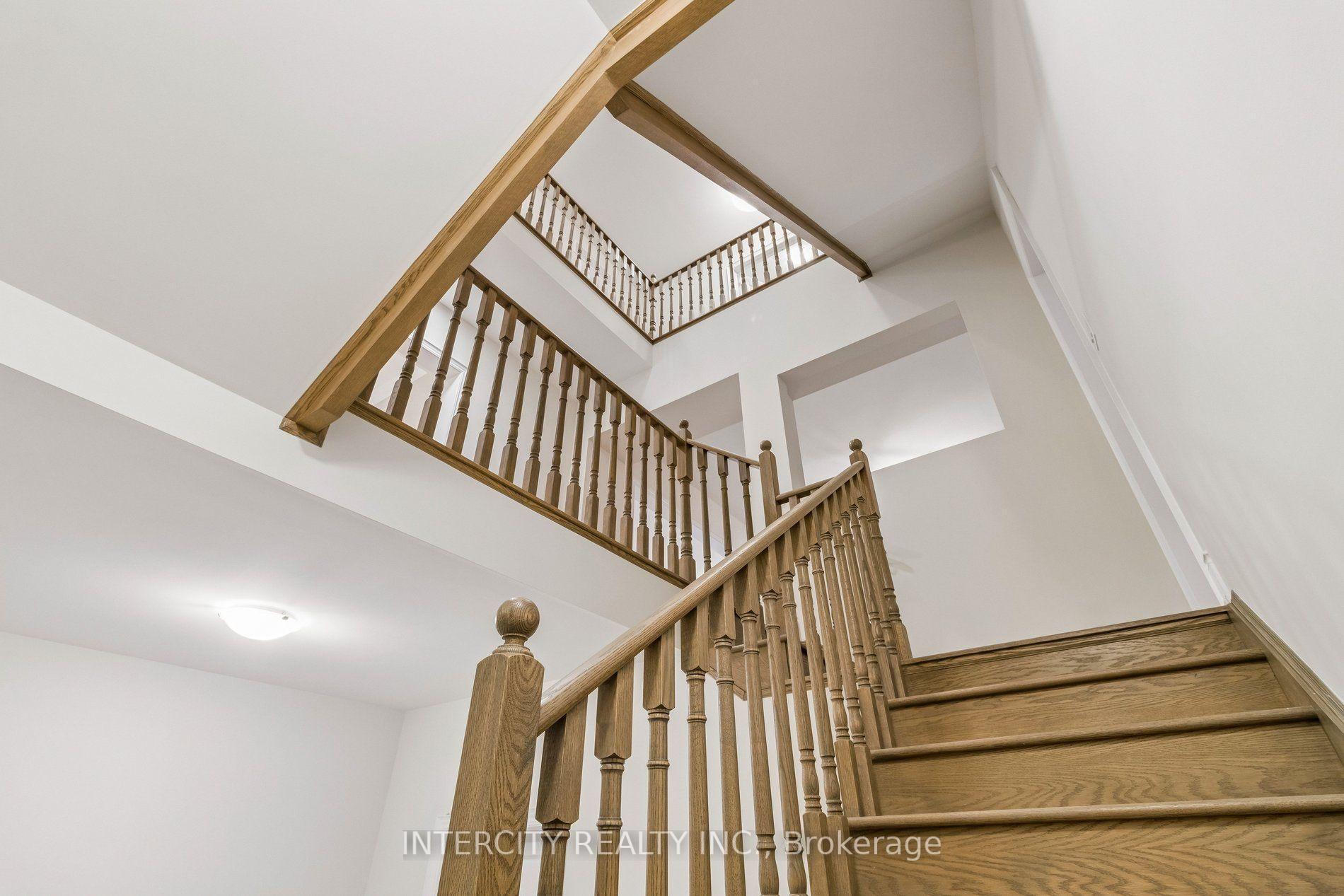 Photo 46 of 15 Garriock Hall Avenue, King, King City — HOMEH