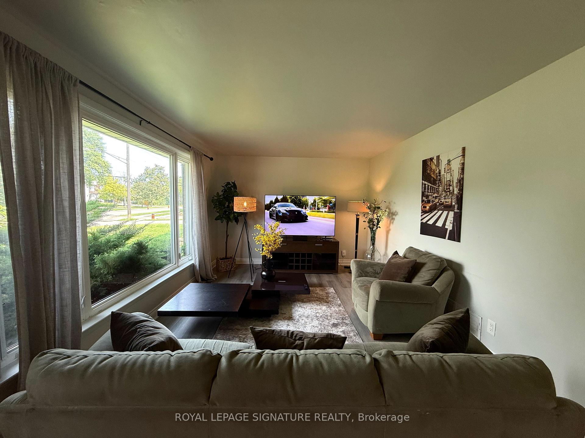 Photo 4 of 1350 Rebecca Street, Oakville, Southwest — HOMEH
