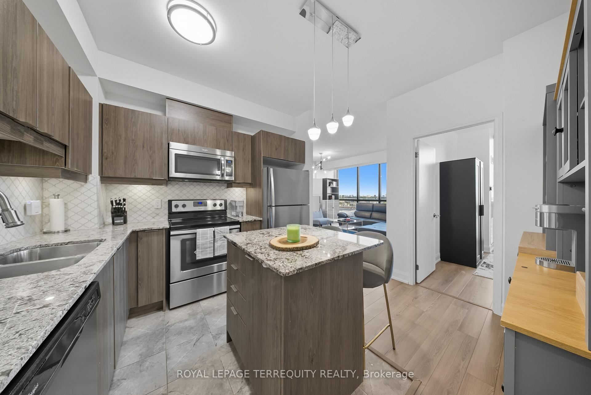 Photo 3 of Unit 902, 2910 Highway 7, Vaughan, Concord — HOMEH