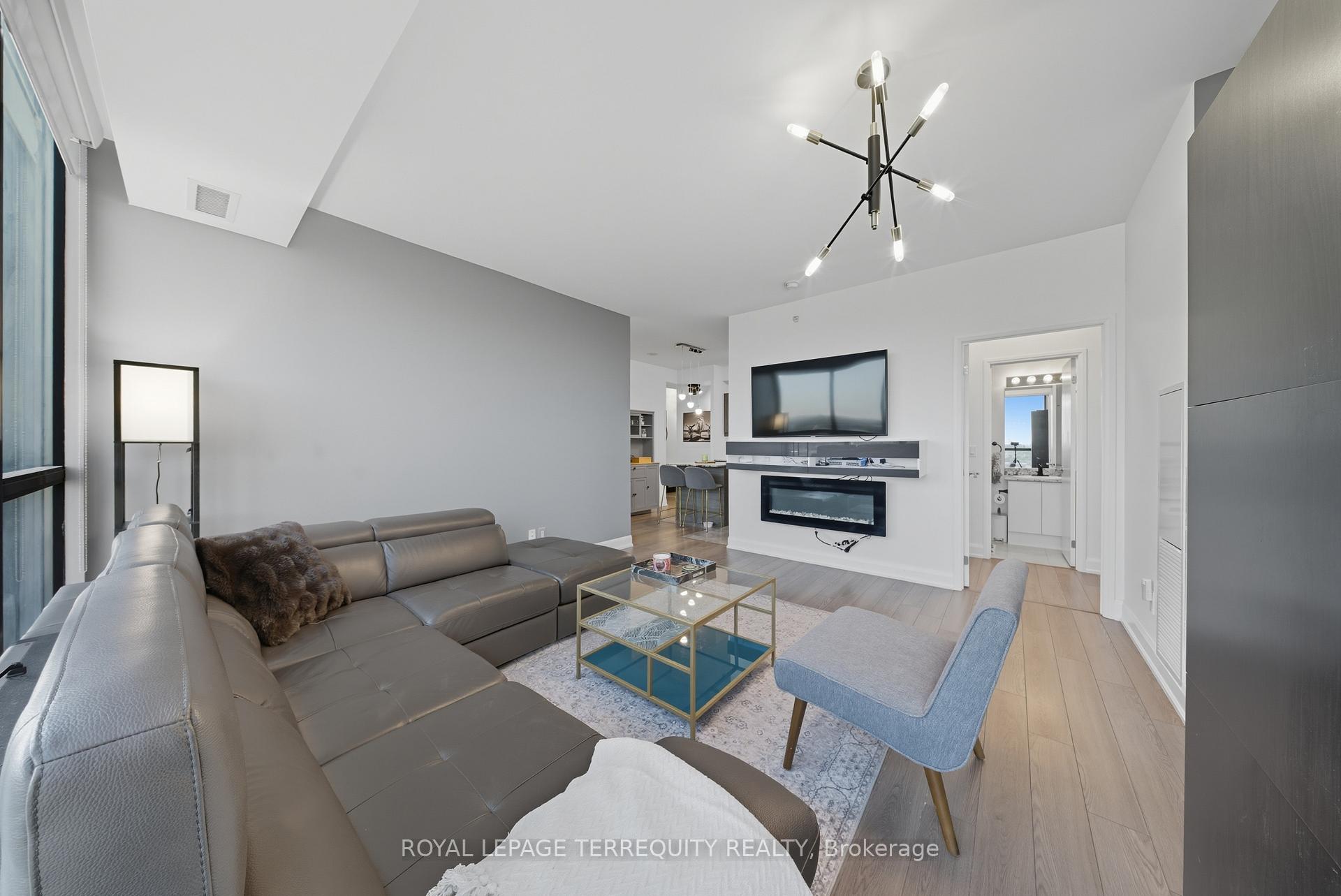 Photo 7 of Unit 902, 2910 Highway 7, Vaughan, Concord — HOMEH