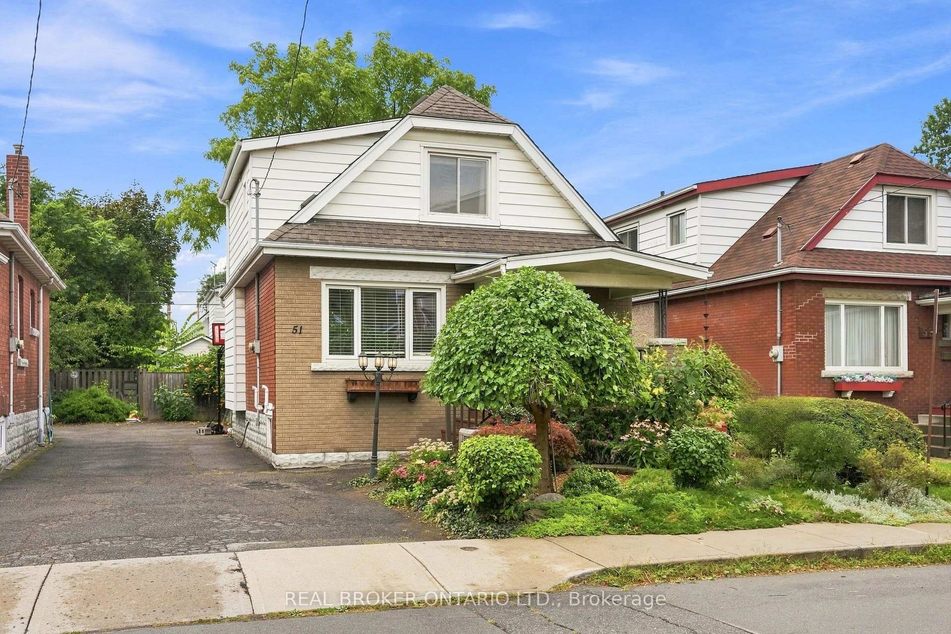 Photo 4 of 51 Barons Avenue N, Hamilton, Homeside — HOMEH
