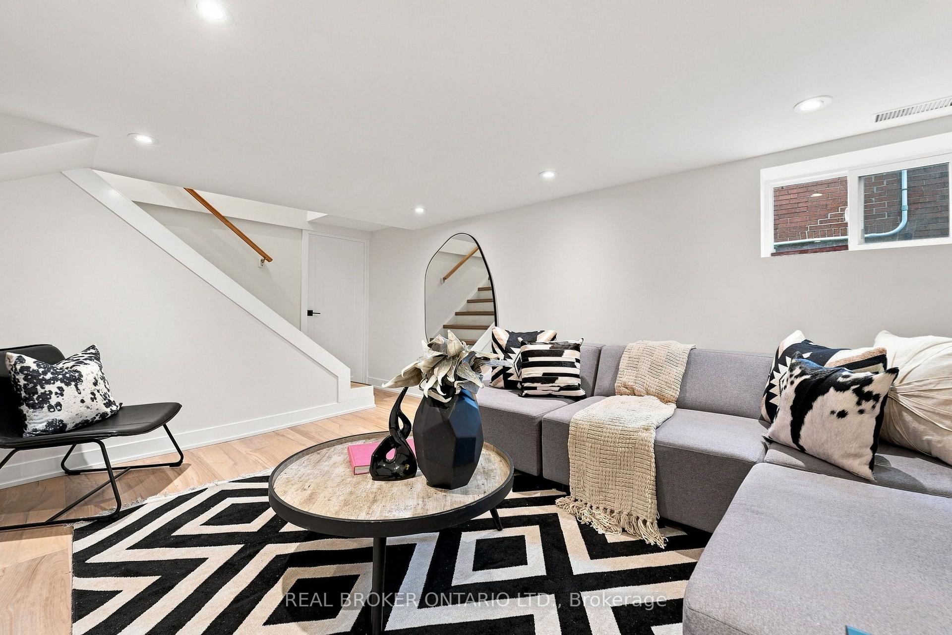 Photo 38 of 51 Barons Avenue N, Hamilton, Homeside — HOMEH