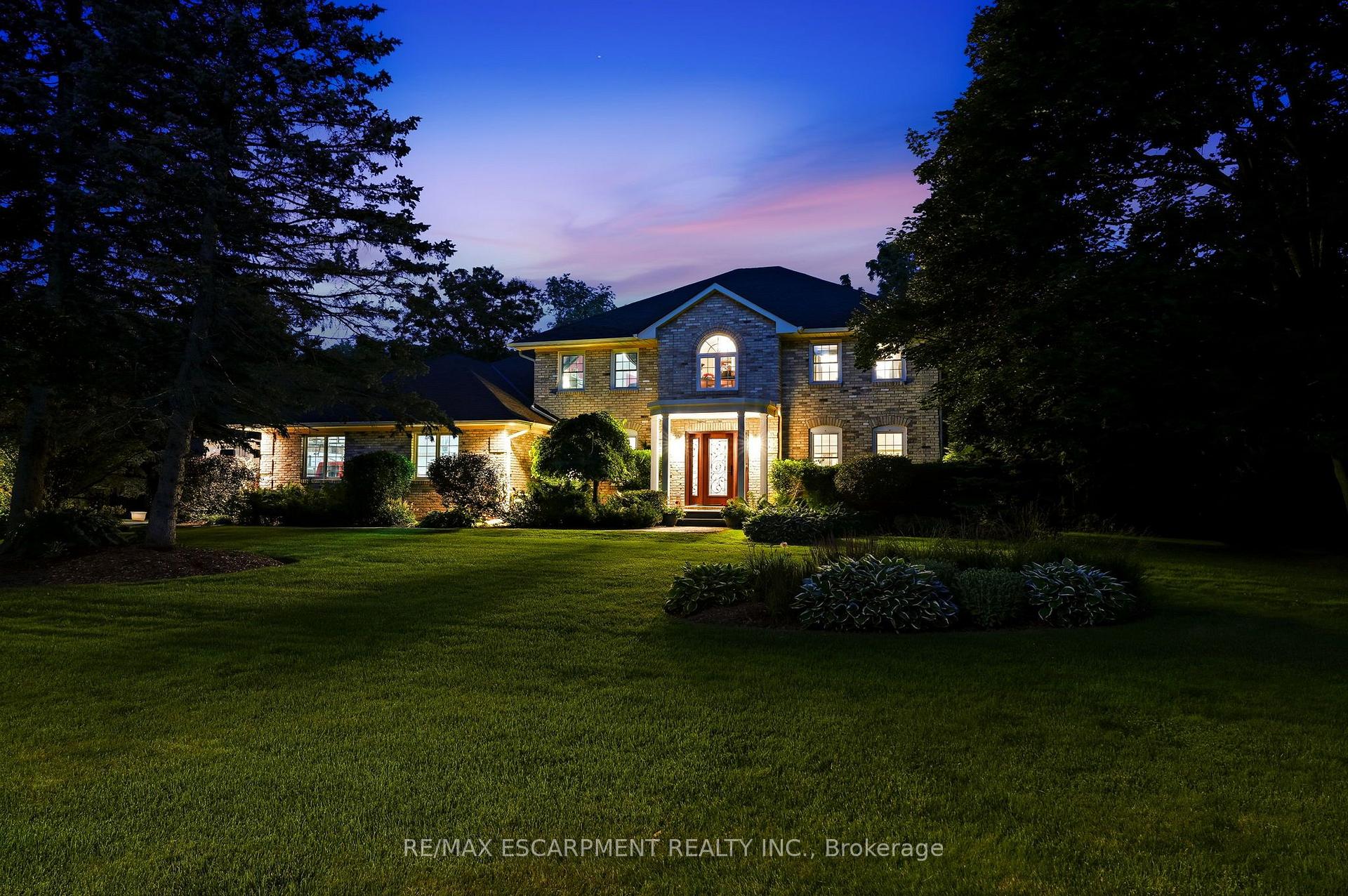 Photo 2 of 48 Woodend Drive, Hamilton, Rural Flamborough — HOMEH