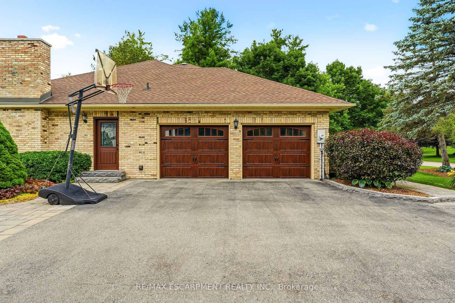 Photo 6 of 48 Woodend Drive, Hamilton, Rural Flamborough — HOMEH