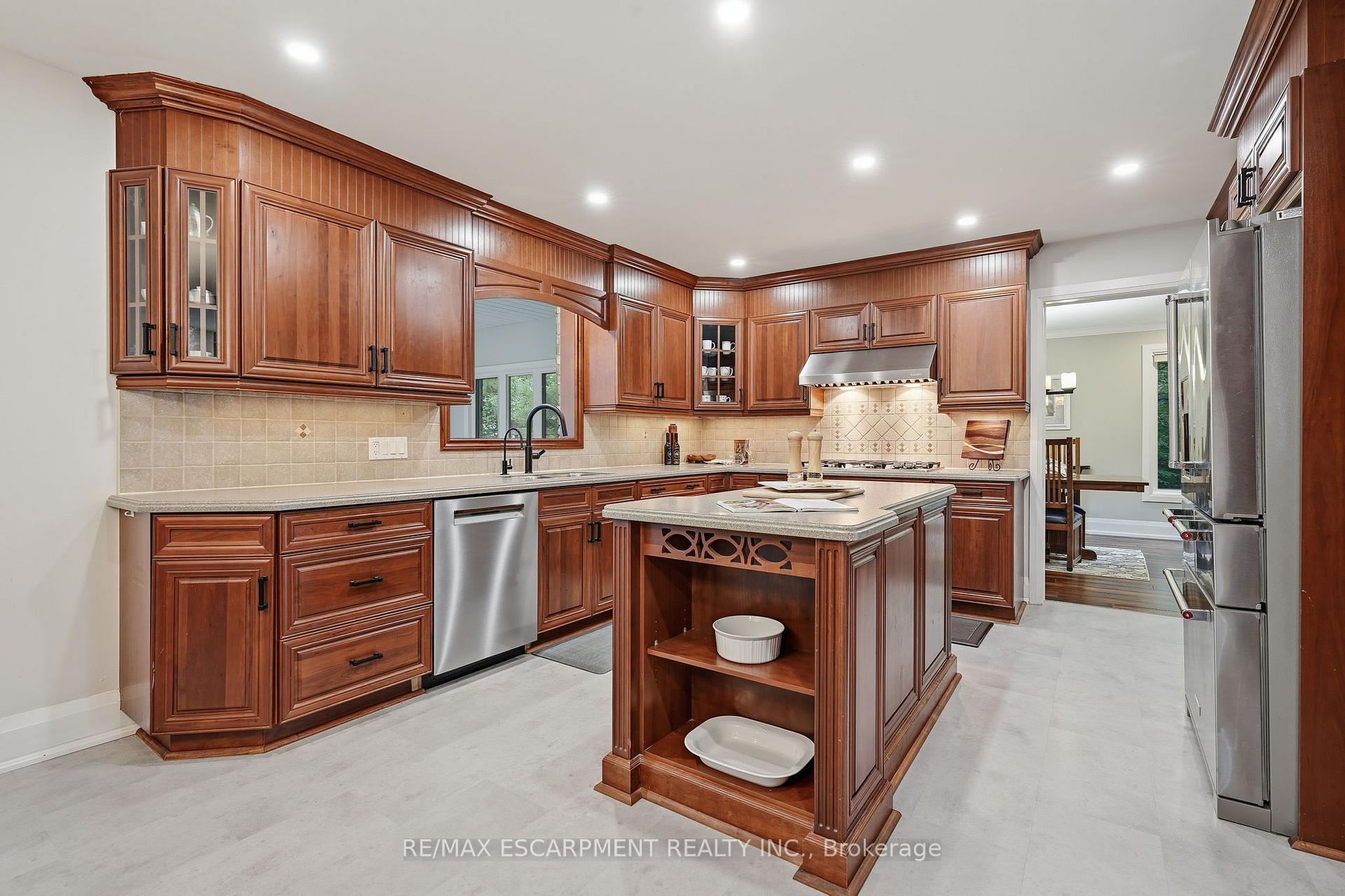 Photo 12 of 48 Woodend Drive, Hamilton, Rural Flamborough — HOMEH