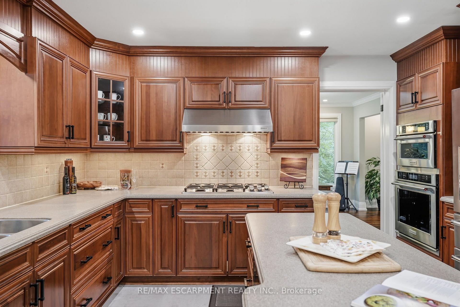 Photo 13 of 48 Woodend Drive, Hamilton, Rural Flamborough — HOMEH