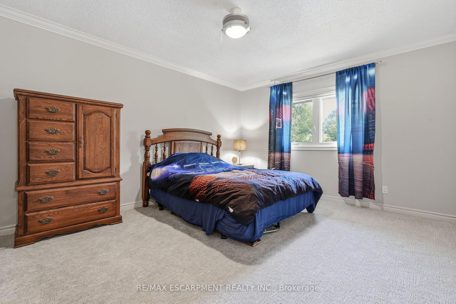 Photo 32 of 48 Woodend Drive, Hamilton, Rural Flamborough — HOMEH