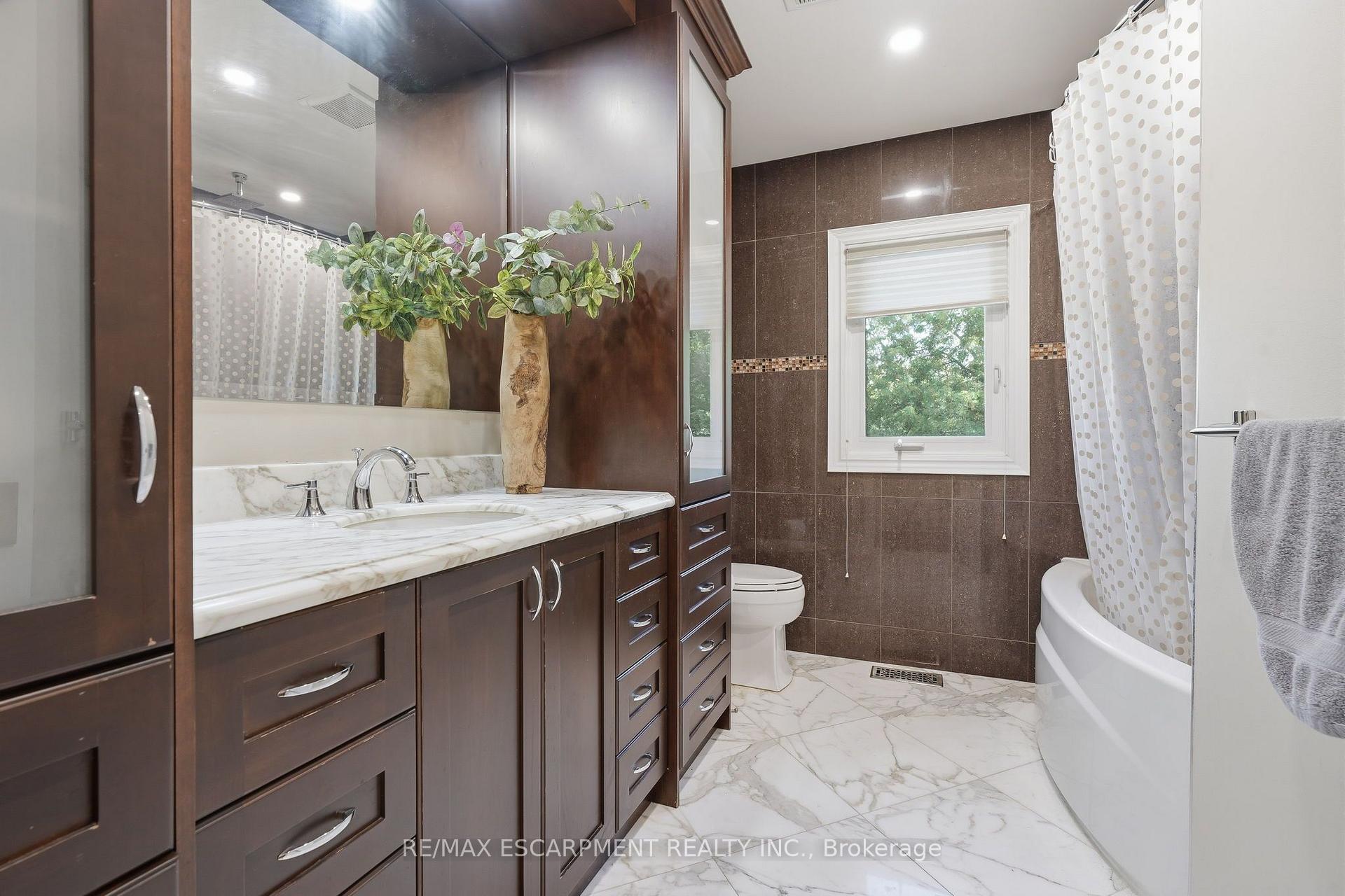 Photo 34 of 48 Woodend Drive, Hamilton, Rural Flamborough — HOMEH