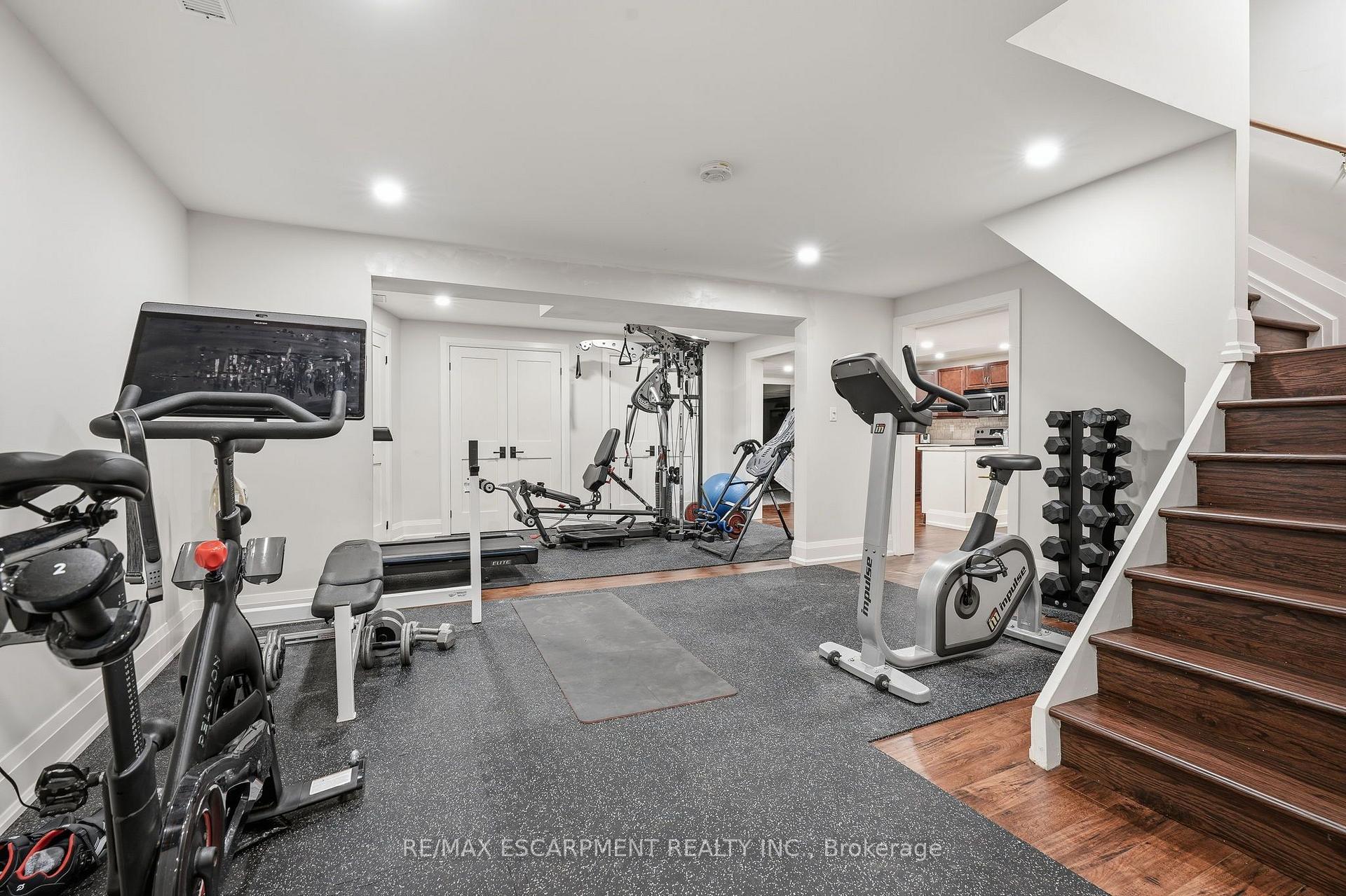 Photo 35 of 48 Woodend Drive, Hamilton, Rural Flamborough — HOMEH