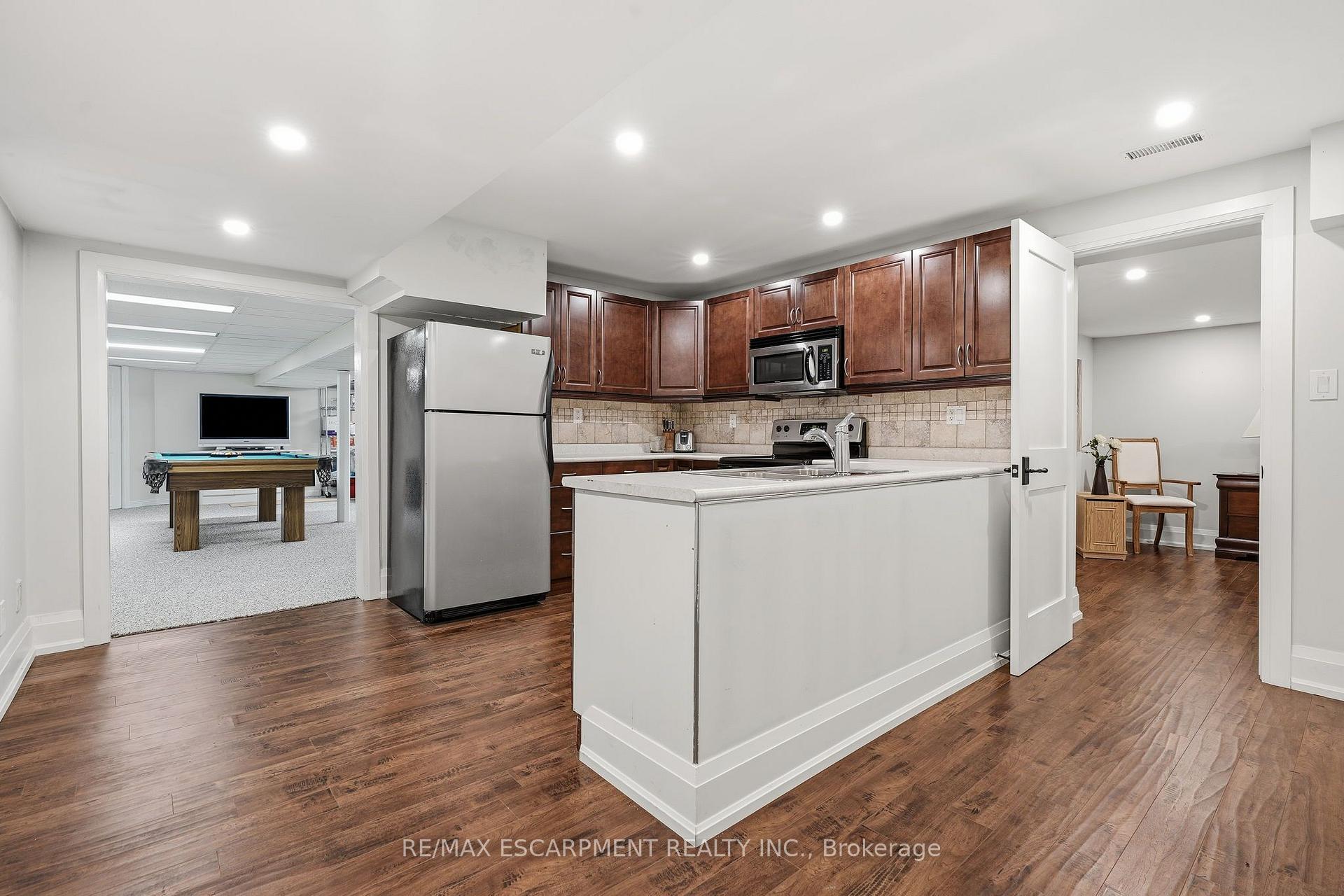 Photo 37 of 48 Woodend Drive, Hamilton, Rural Flamborough — HOMEH