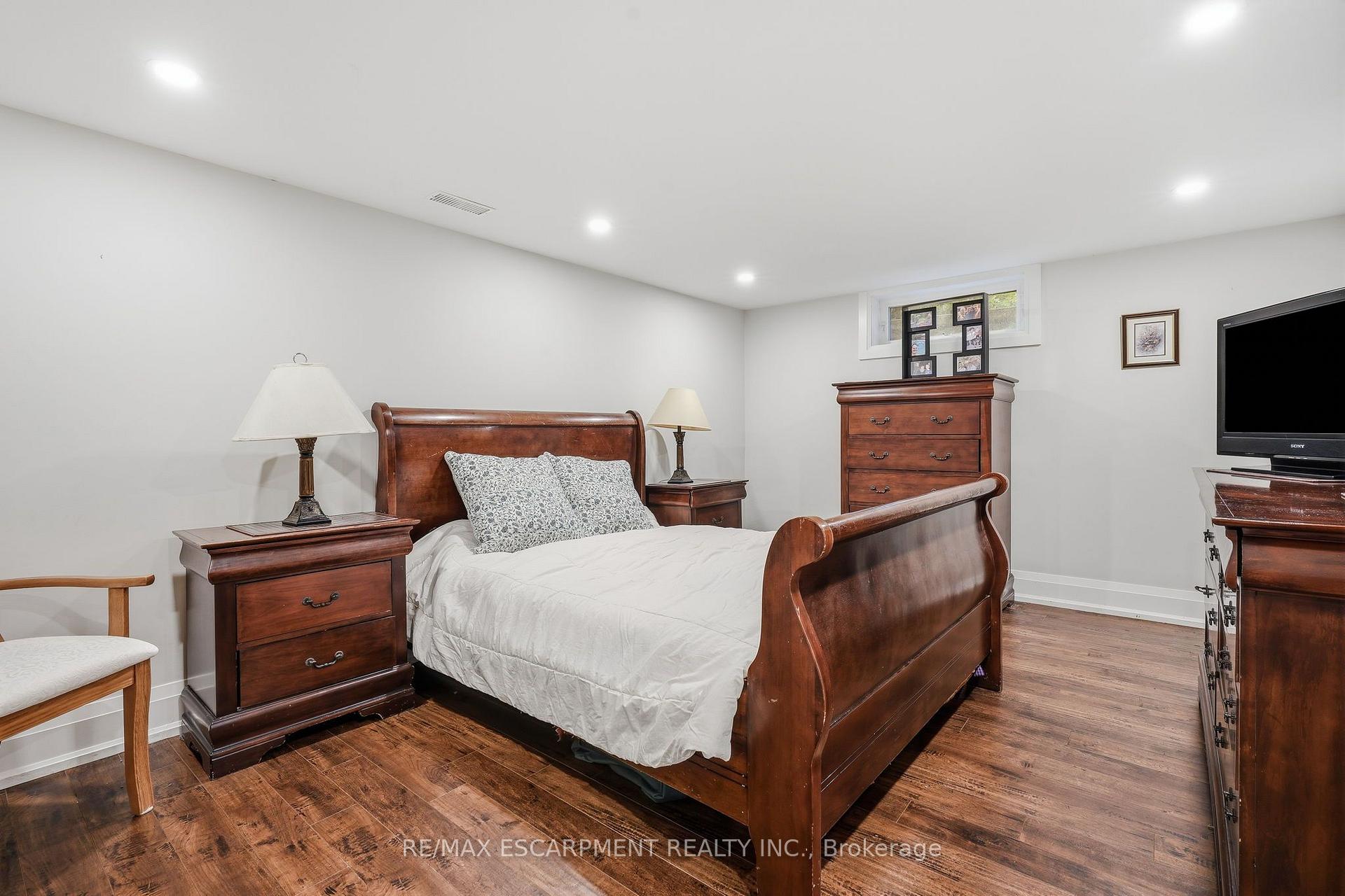 Photo 40 of 48 Woodend Drive, Hamilton, Rural Flamborough — HOMEH