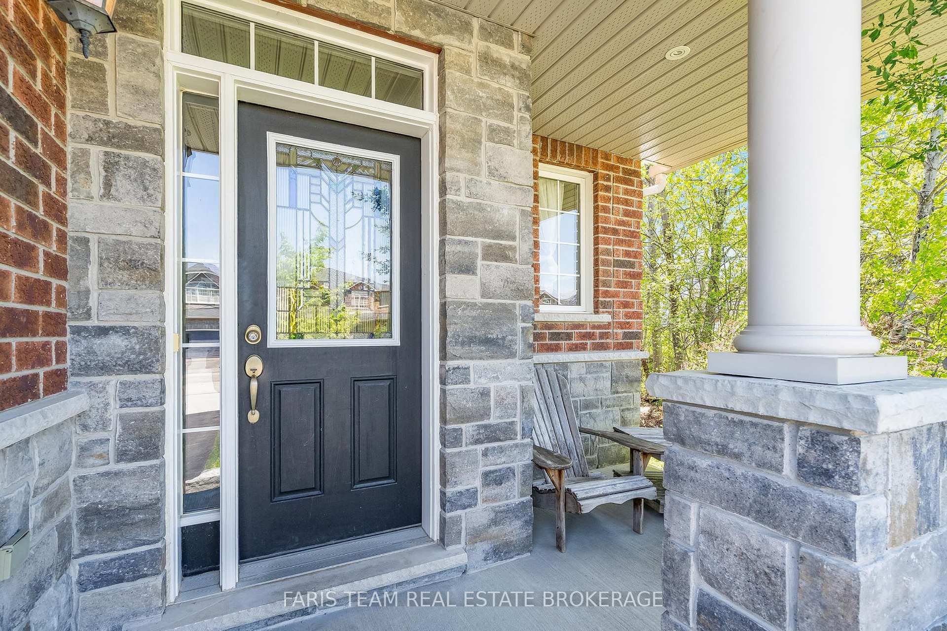 Photo 2 of 33 Auburn Court, Barrie, Ardagh — HOMEH