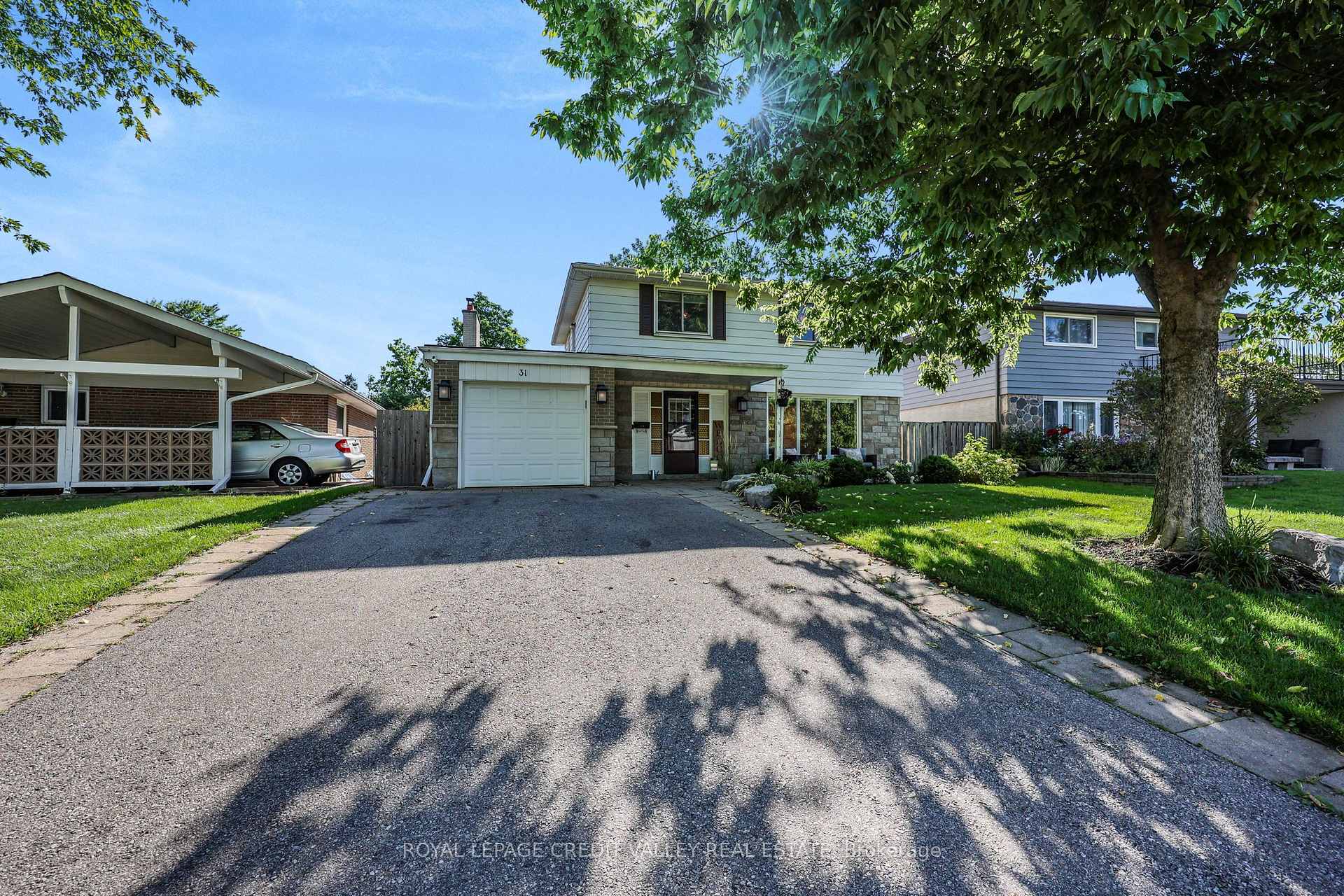 Photo 2 of 31 Melville Crescent, Brampton, Brampton East — HOMEH