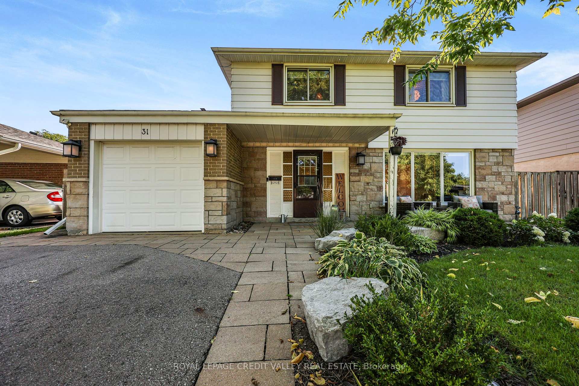 Photo 3 of 31 Melville Crescent, Brampton, Brampton East — HOMEH
