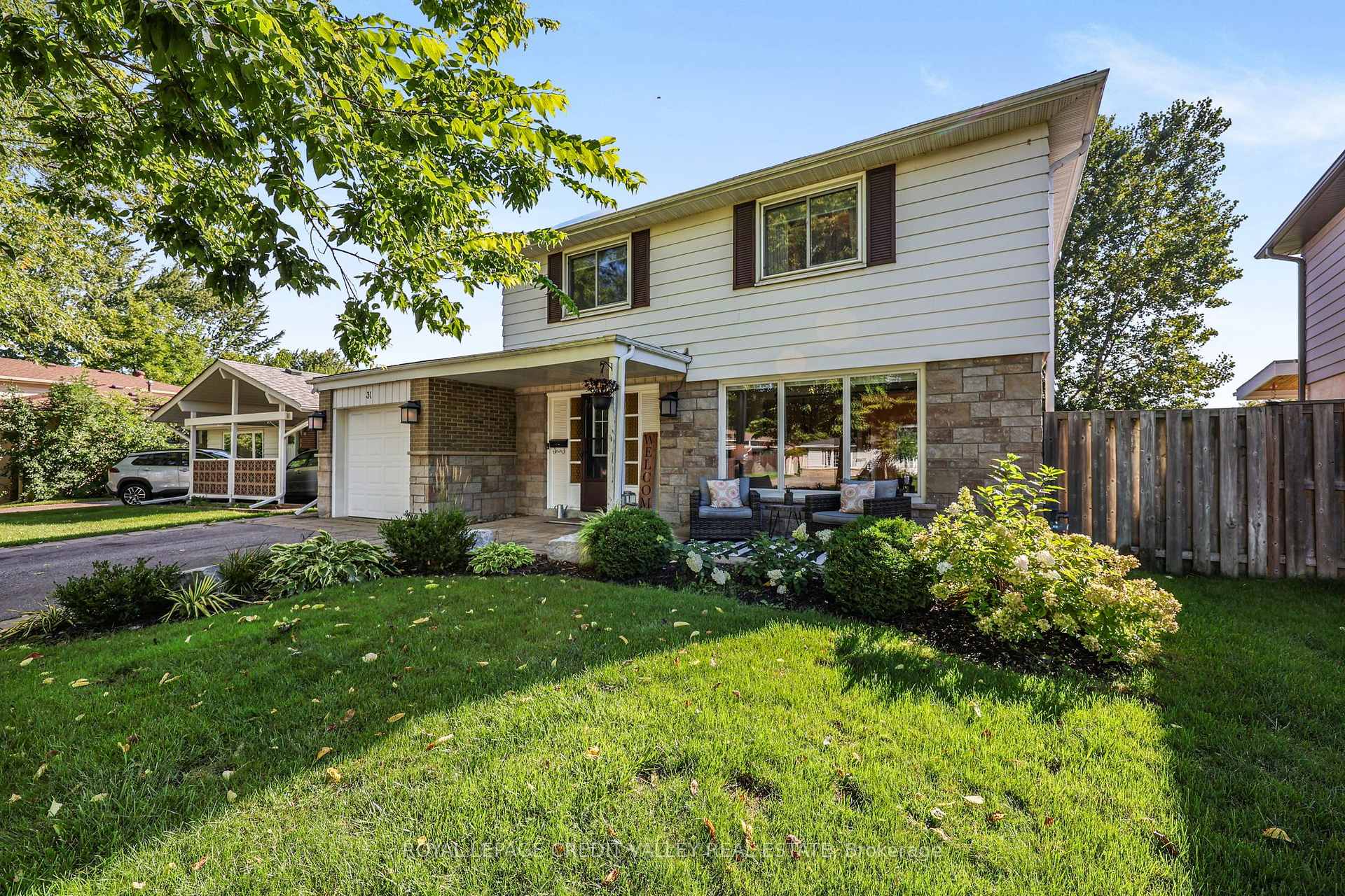Photo 4 of 31 Melville Crescent, Brampton, Brampton East — HOMEH