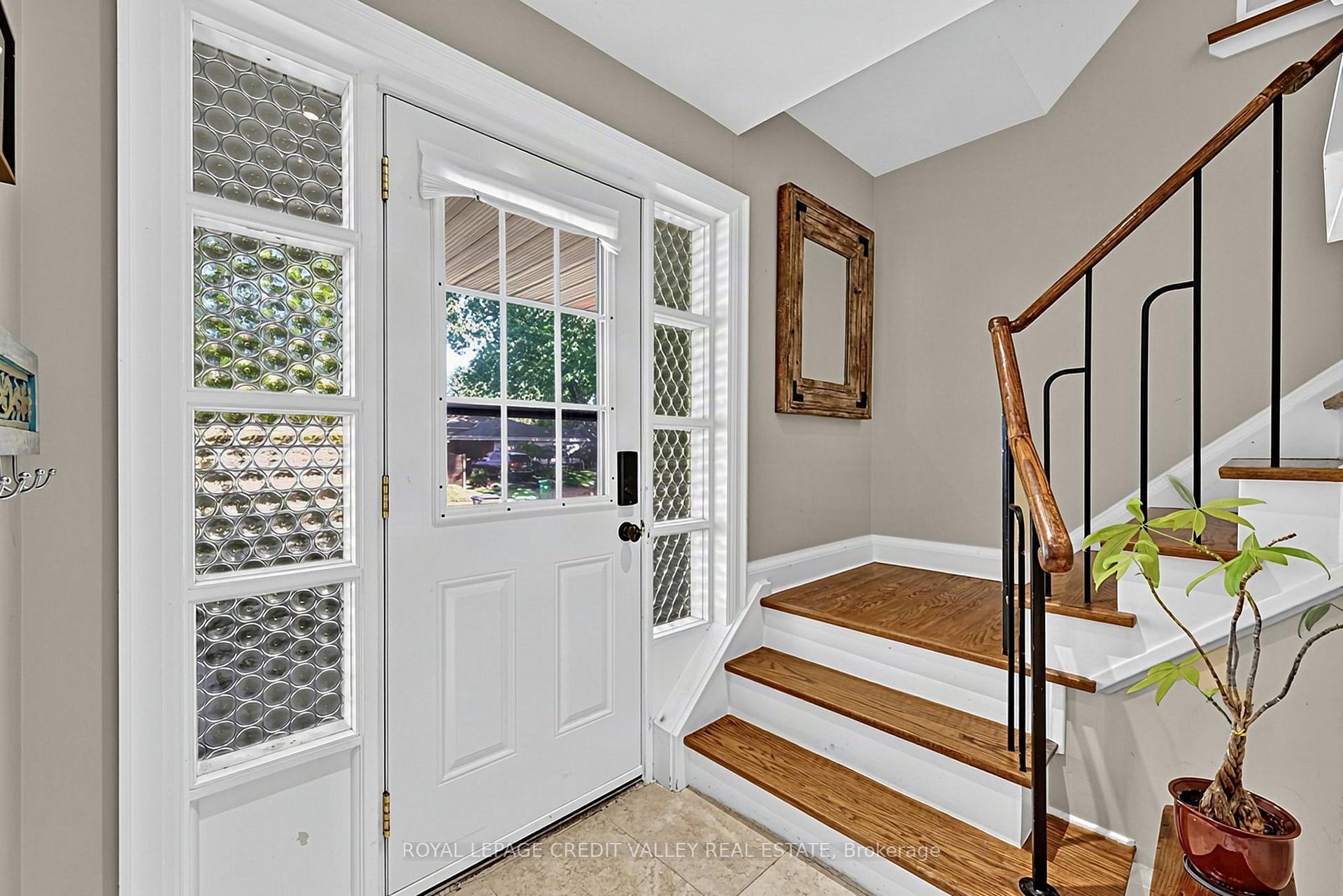 Photo 7 of 31 Melville Crescent, Brampton, Brampton East — HOMEH