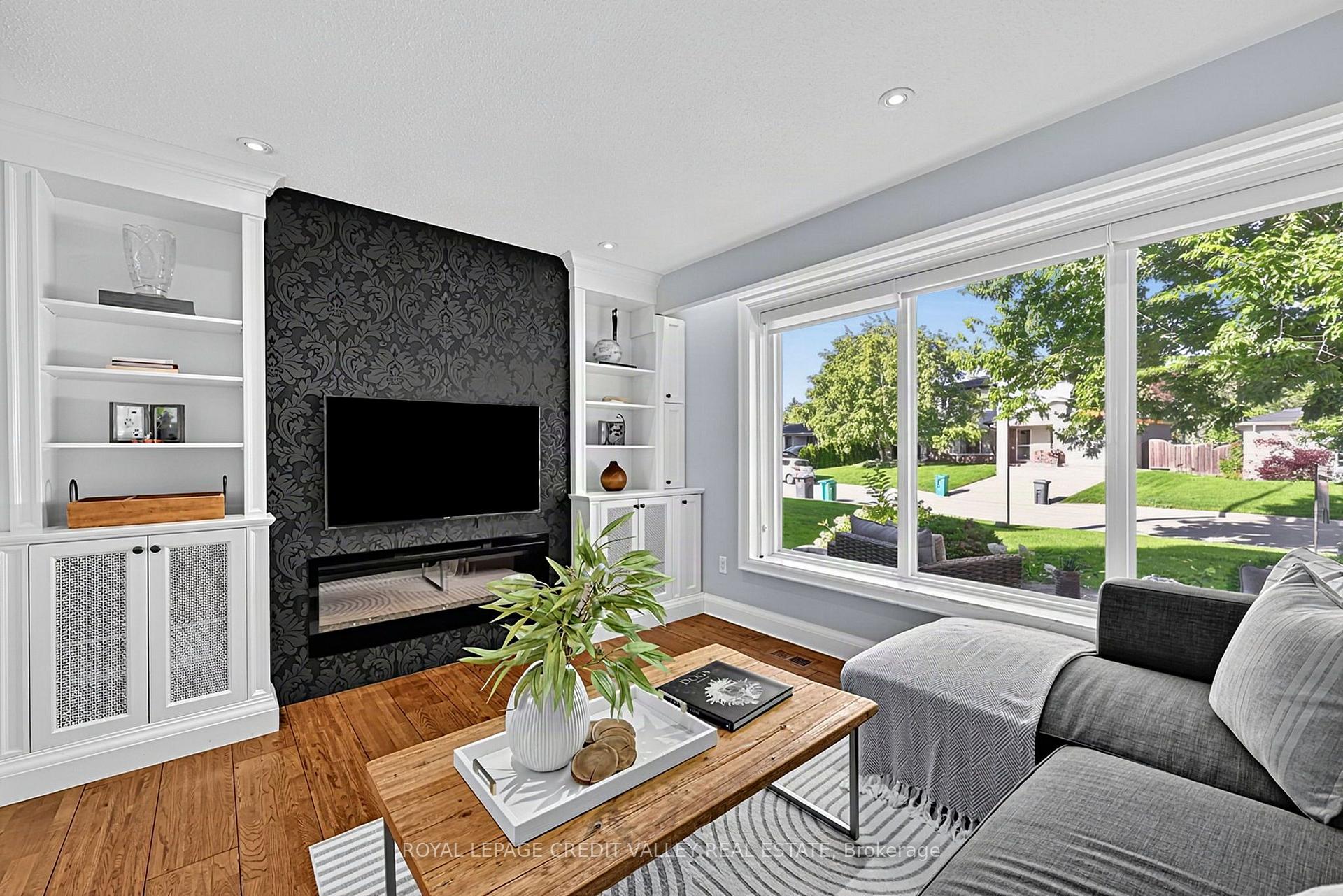 Photo 10 of 31 Melville Crescent, Brampton, Brampton East — HOMEH