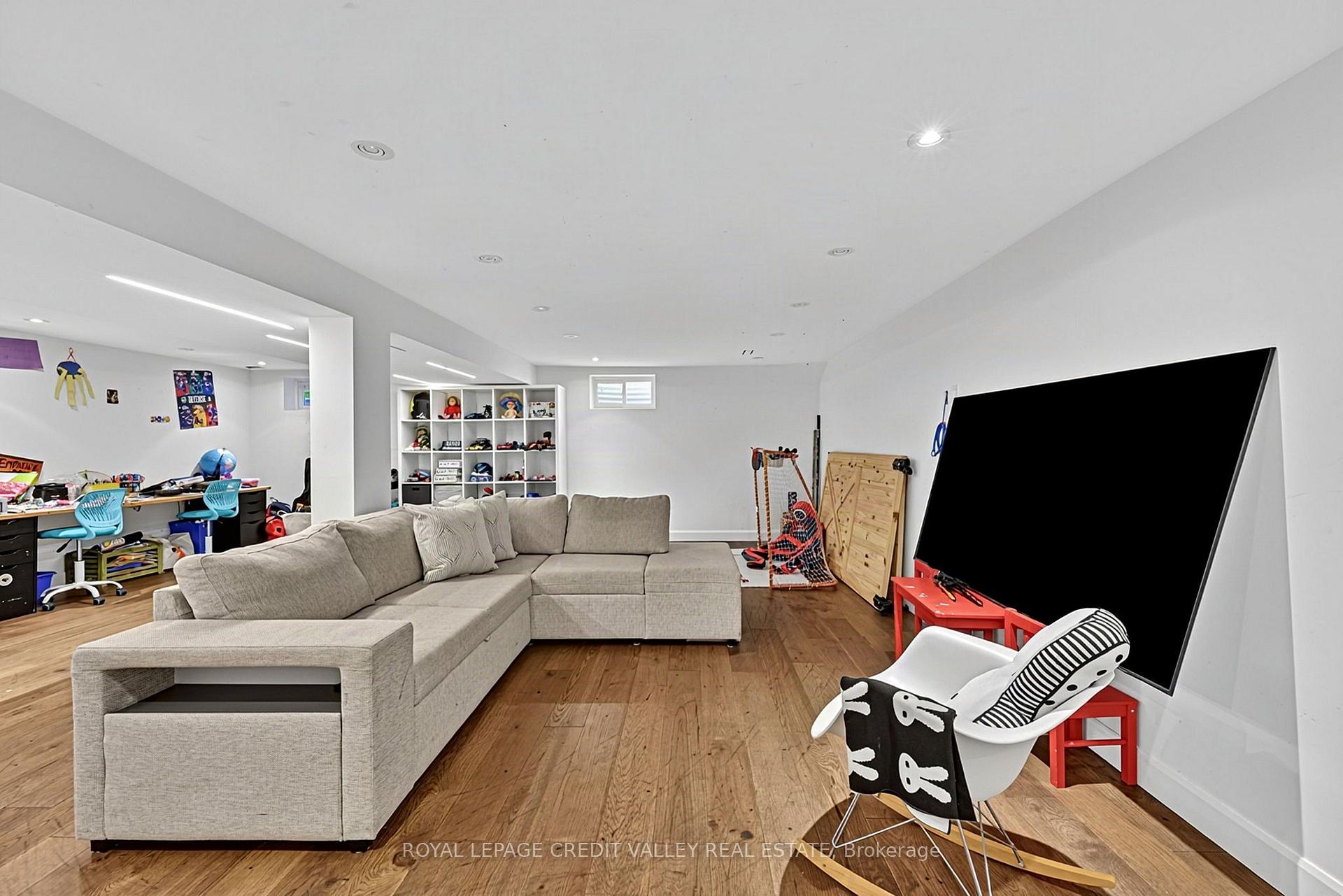 Photo 36 of 31 Melville Crescent, Brampton, Brampton East — HOMEH