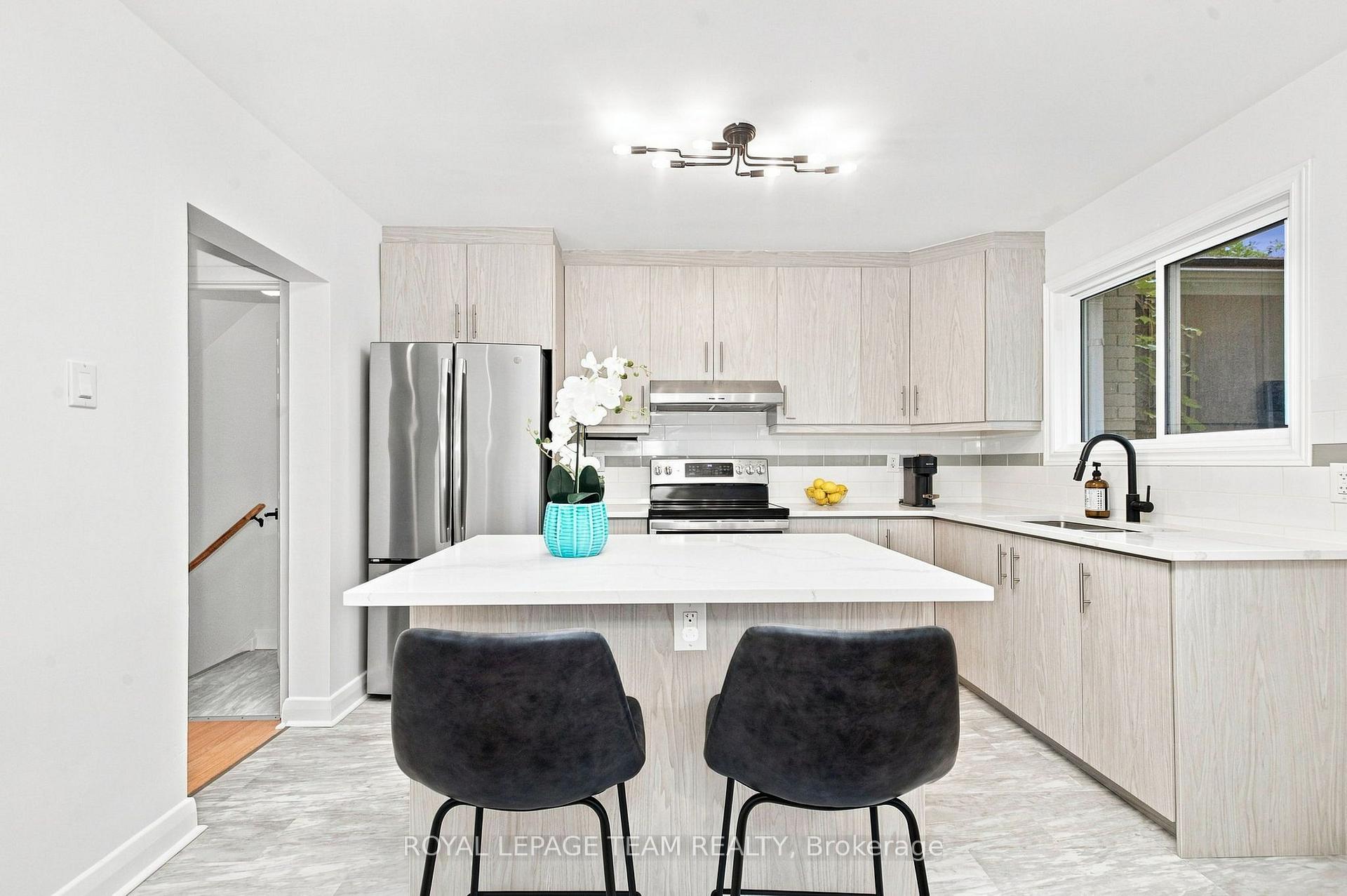 Photo 18 of 875 Woodroffe Avenue, Ottawa, McKellar Heights/Glabar Park — HOMEH
