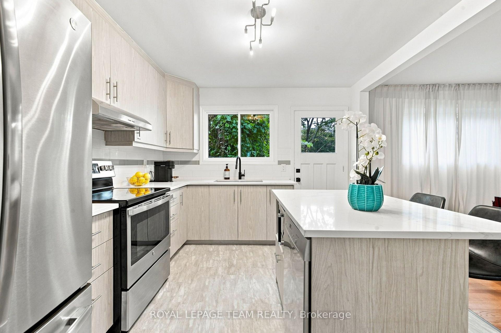 Photo 20 of 875 Woodroffe Avenue, Ottawa, McKellar Heights/Glabar Park — HOMEH