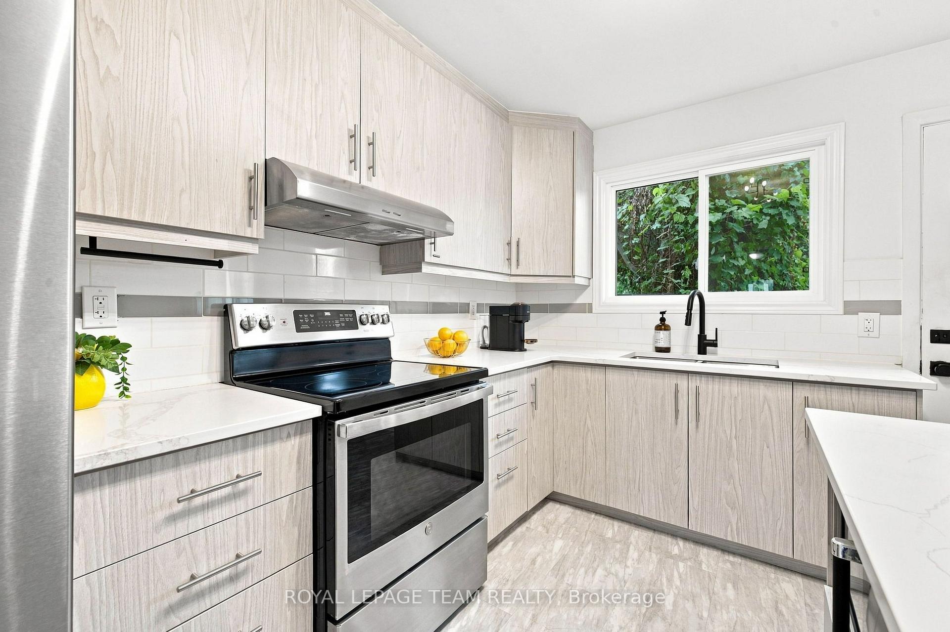 Photo 21 of 875 Woodroffe Avenue, Ottawa, McKellar Heights/Glabar Park — HOMEH