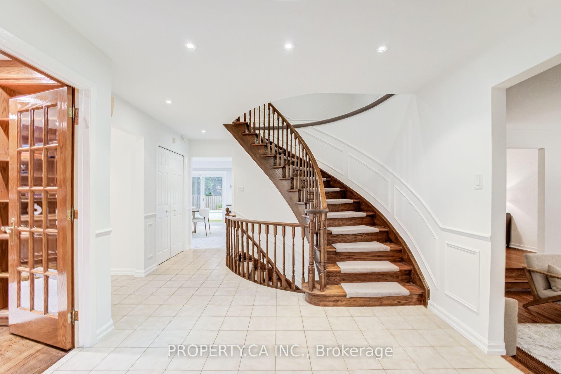 Photo 2 of 143 Cambridge Crescent, Richmond Hill, South Richvale — HOMEH