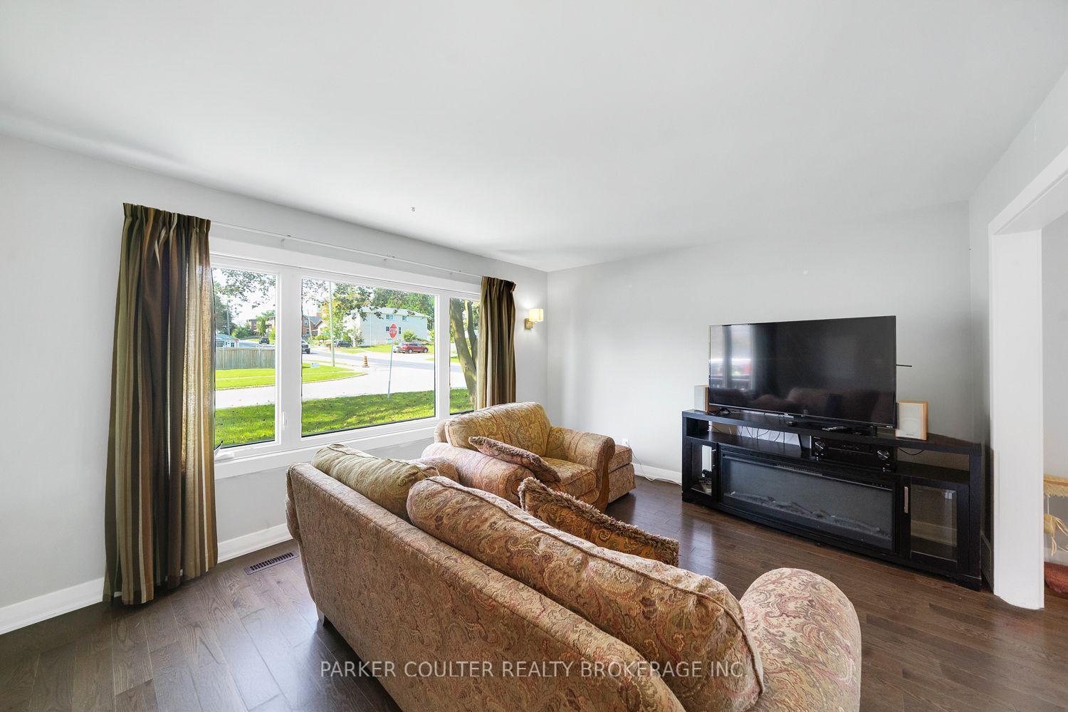 Photo 5 of 71 Newton Street, Barrie, Wellington — HOMEH