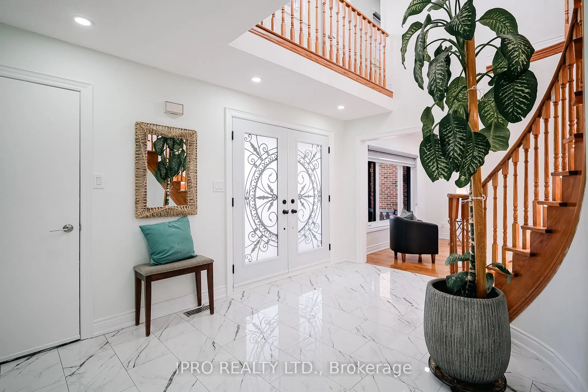 Photo 3 of 208 Goodman Drive, Oshawa, McLaughlin — HOMEH