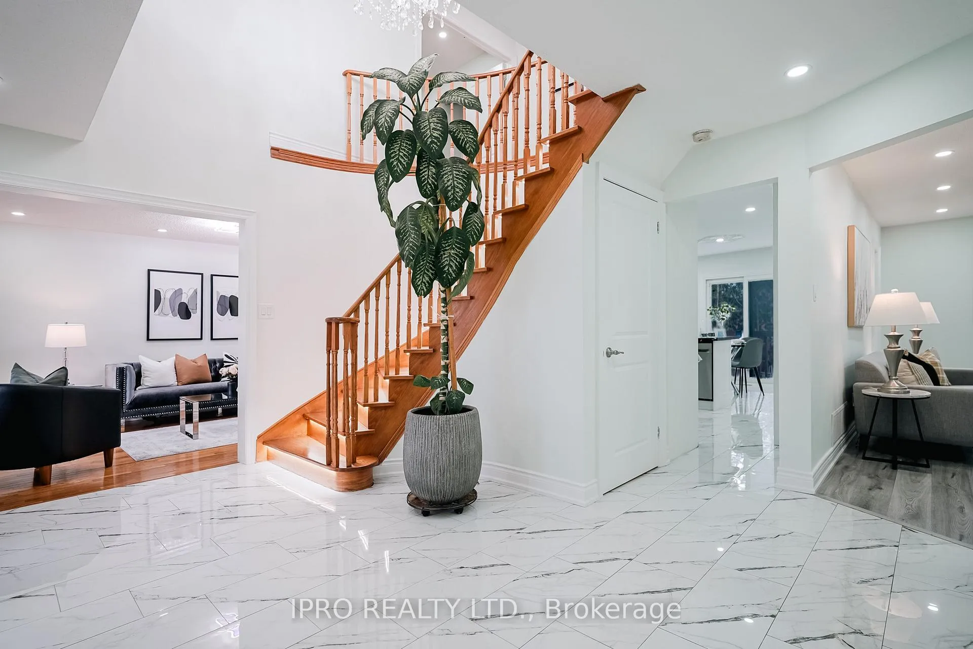 Photo 5 of 208 Goodman Drive, Oshawa, McLaughlin — HOMEH